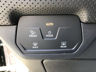 2026 Volkswagen Atlas 2.0T SE w/Technology w/panoramic sunroof and black wheel package