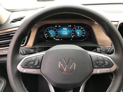 2026 Volkswagen Atlas 2.0T SE w/Technology w/captains chairs, panoramic sunroof and black wheel package