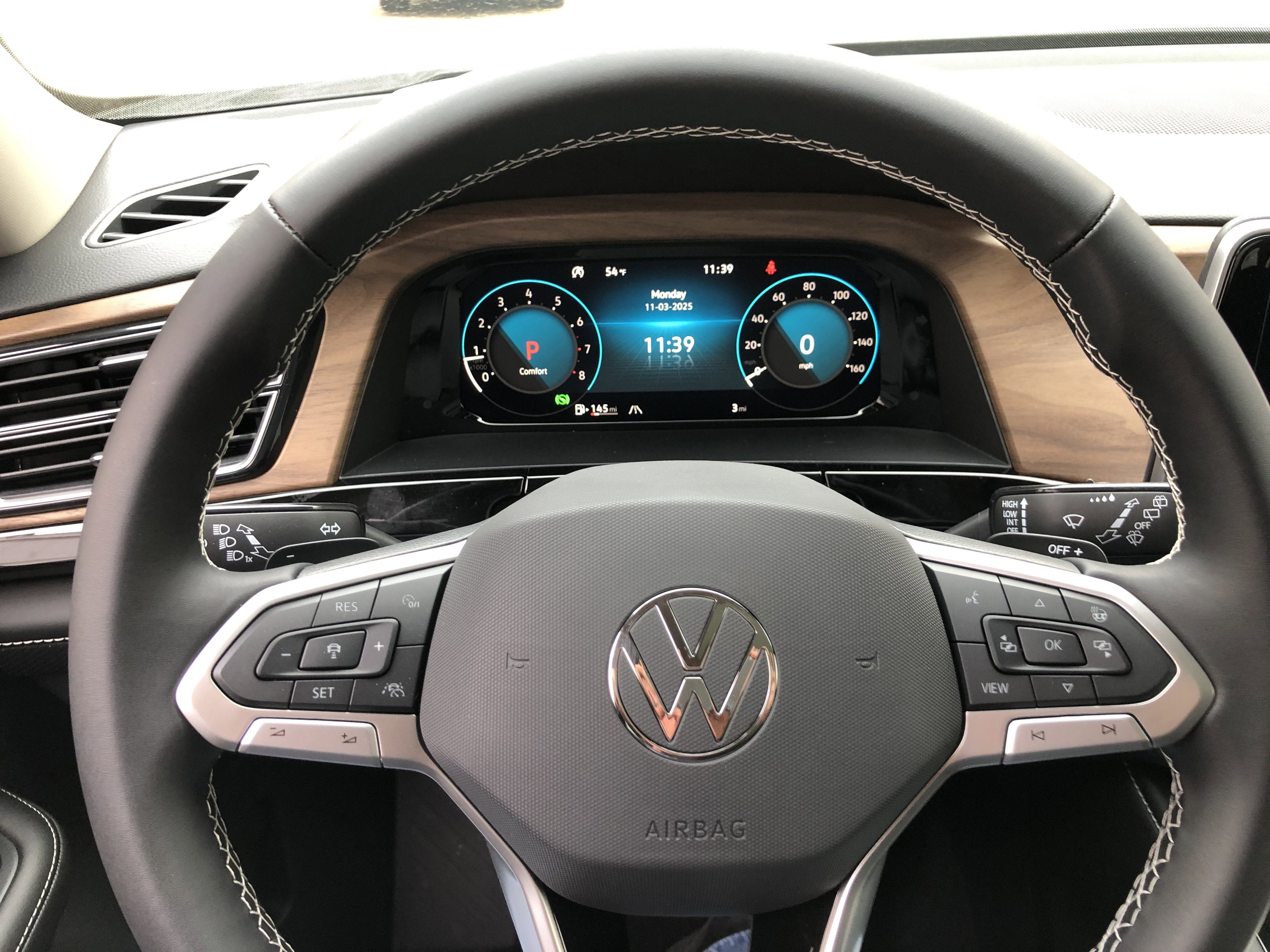 2026 Volkswagen Atlas 2.0T SE w/Technology w/captains chairs, panoramic sunroof and black wheel package