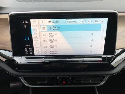 2026 Volkswagen Atlas 2.0T SE w/Technology w/captains chairs, panoramic sunroof and black wheel package