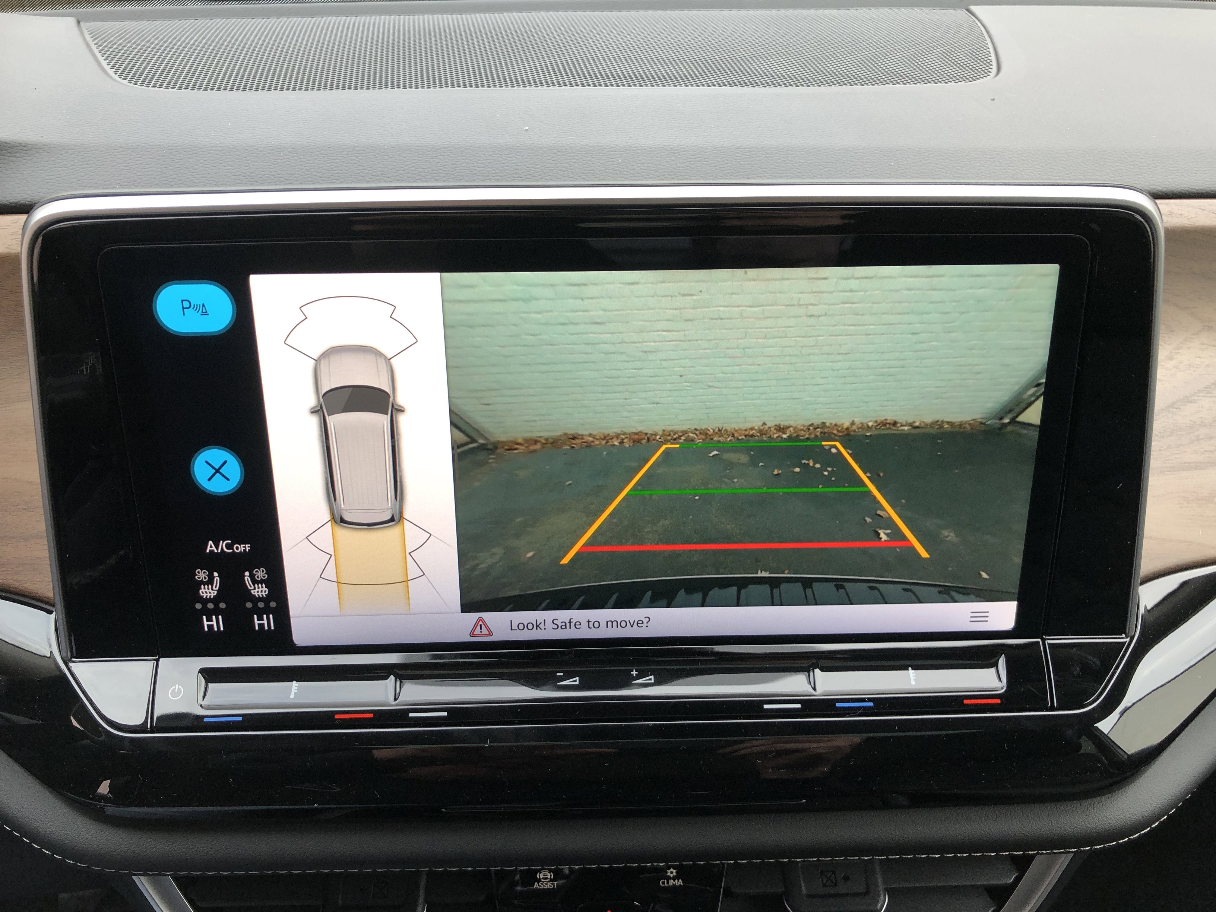 2026 Volkswagen Atlas 2.0T SE w/Technology w/captains chairs, panoramic sunroof and black wheel package