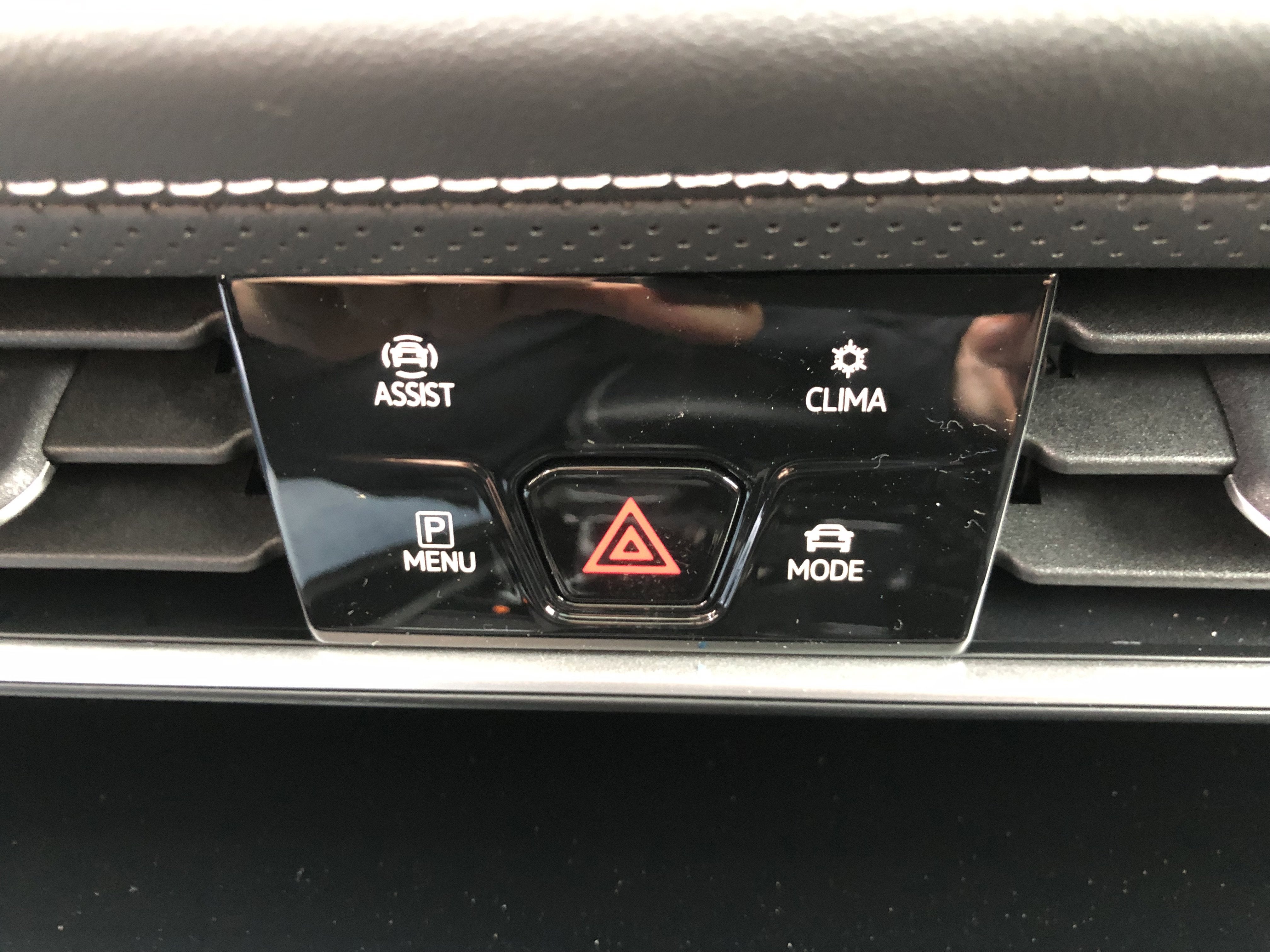 2026 Volkswagen Atlas 2.0T SE w/Technology w/captains chairs, panoramic sunroof and black wheel package