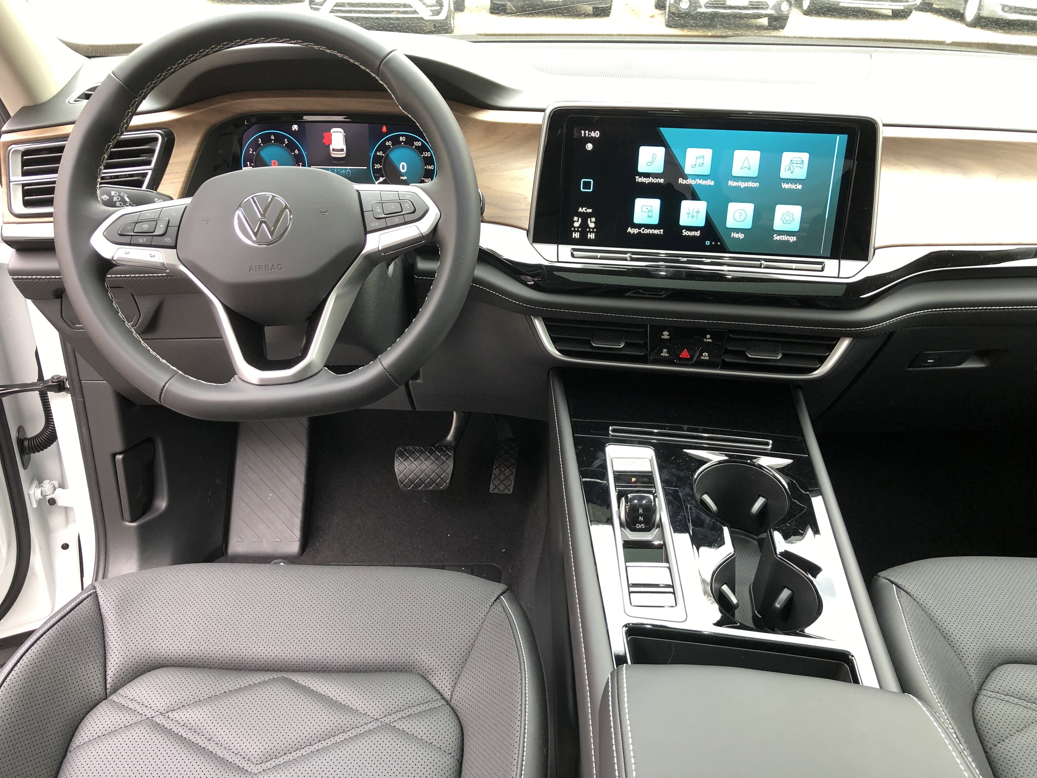 2026 Volkswagen Atlas 2.0T SE w/Technology w/captains chairs, panoramic sunroof and black wheel package