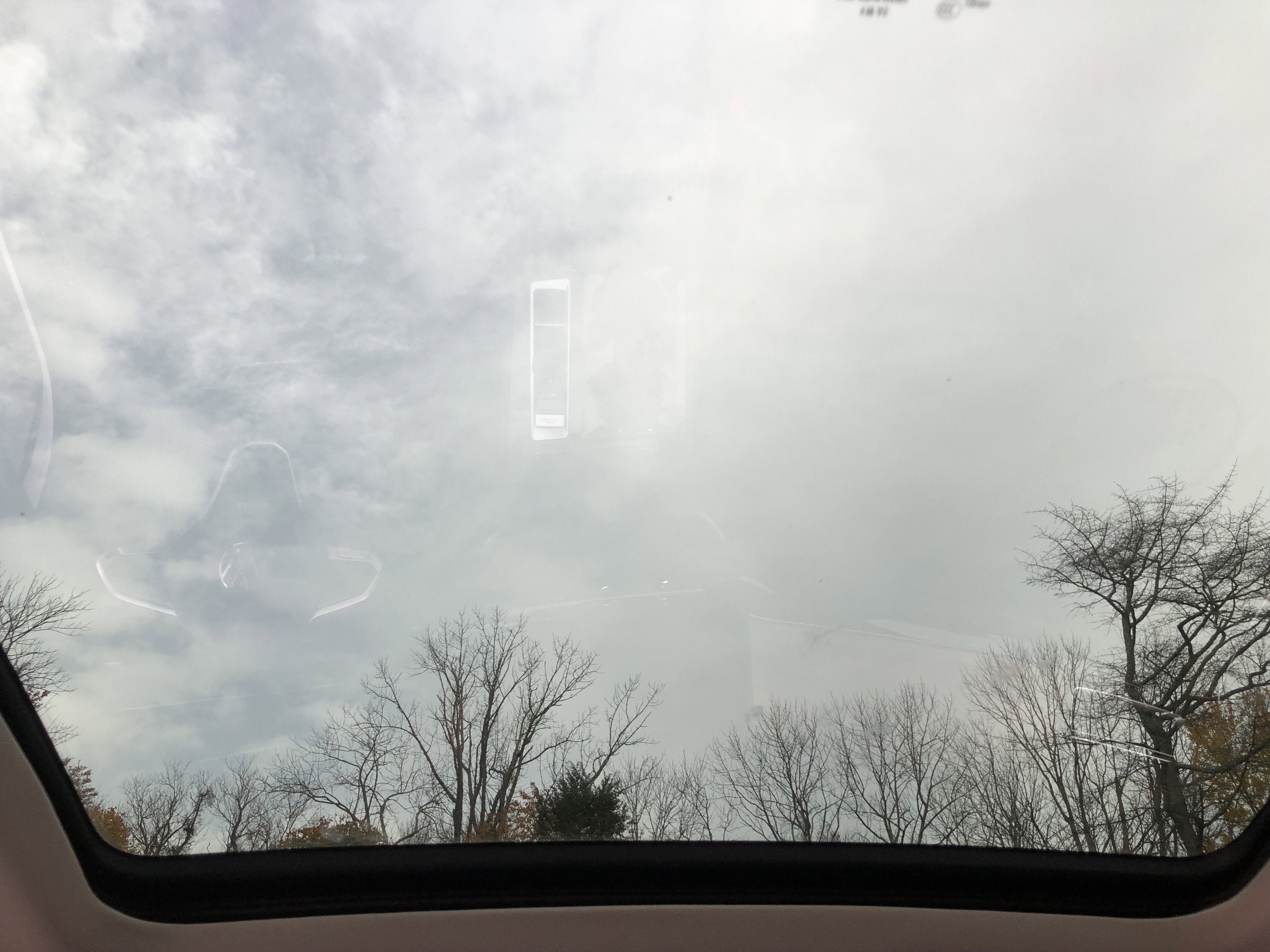 2026 Volkswagen Atlas 2.0T SE w/Technology w/captains chairs, panoramic sunroof and black wheel package