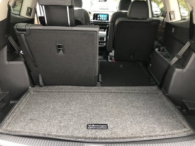 2026 Volkswagen Atlas 2.0T SE w/Technology w/captains chairs, panoramic sunroof and black wheel package