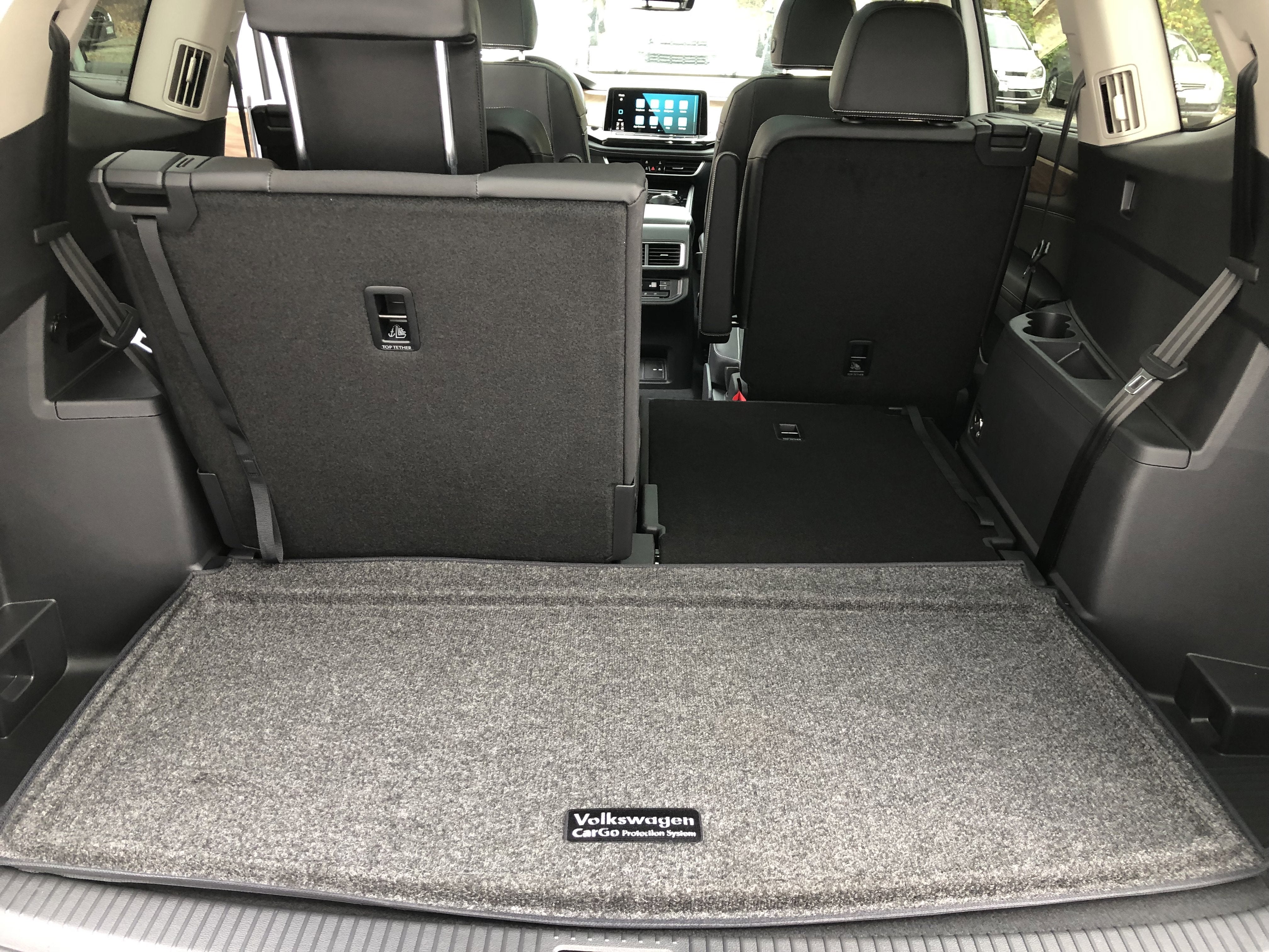 2026 Volkswagen Atlas 2.0T SE w/Technology w/captains chairs, panoramic sunroof and black wheel package