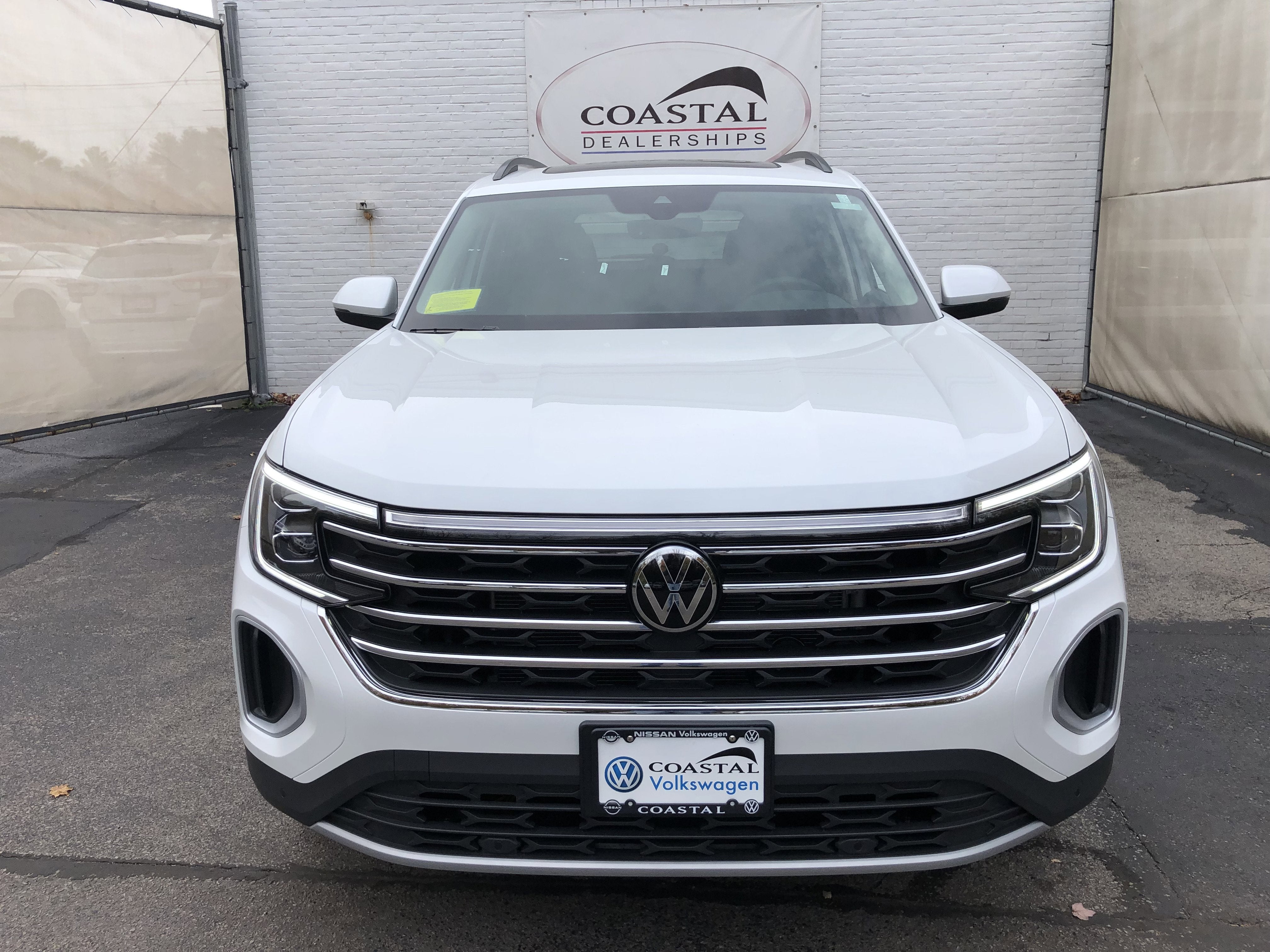 2026 Volkswagen Atlas 2.0T SE w/Technology w/captains chairs, panoramic sunroof and black wheel package