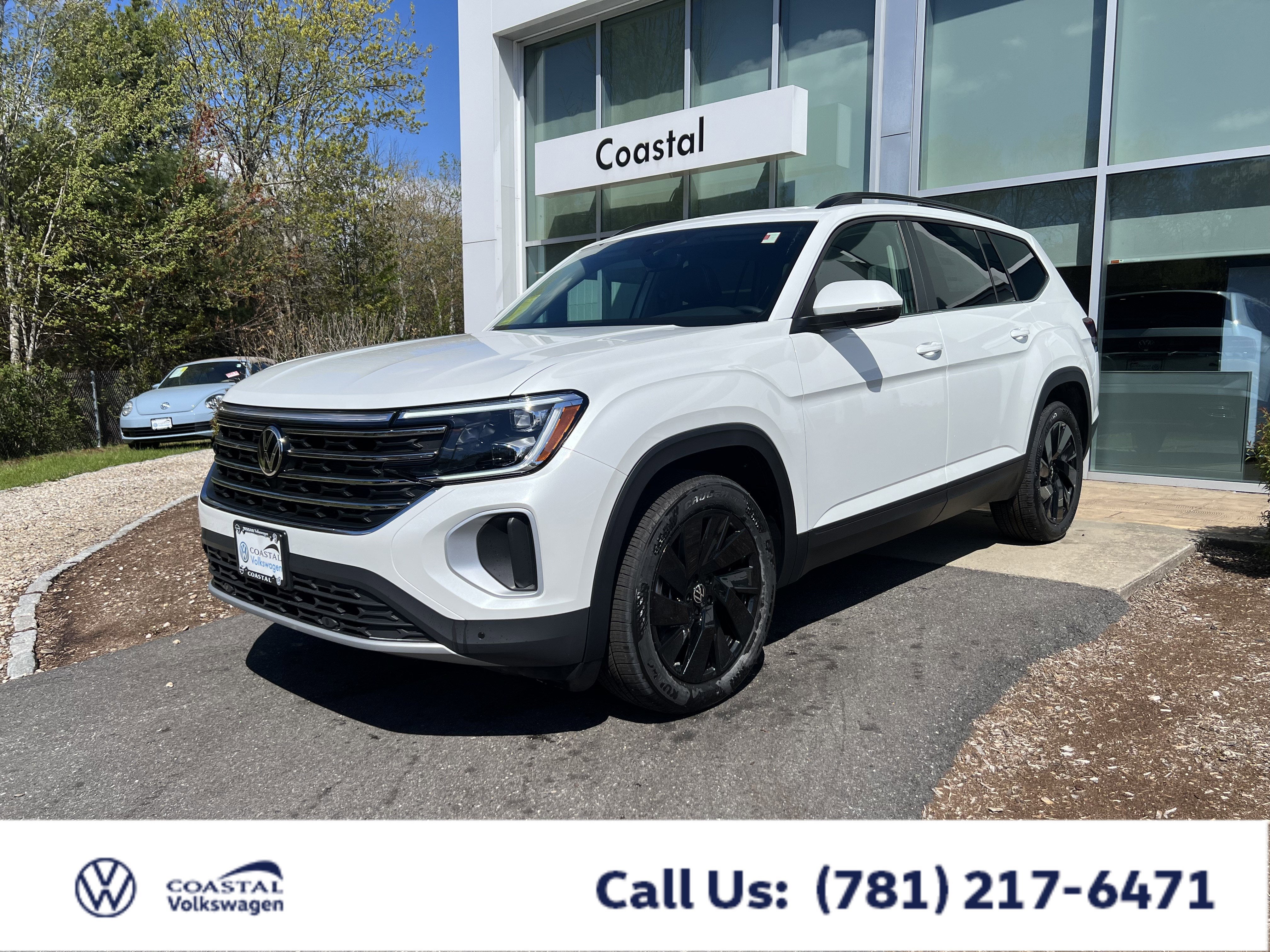 2026 Volkswagen Atlas 2.0T SE w/Technology w/captains chairs, panoramic sunroof and black wheel package