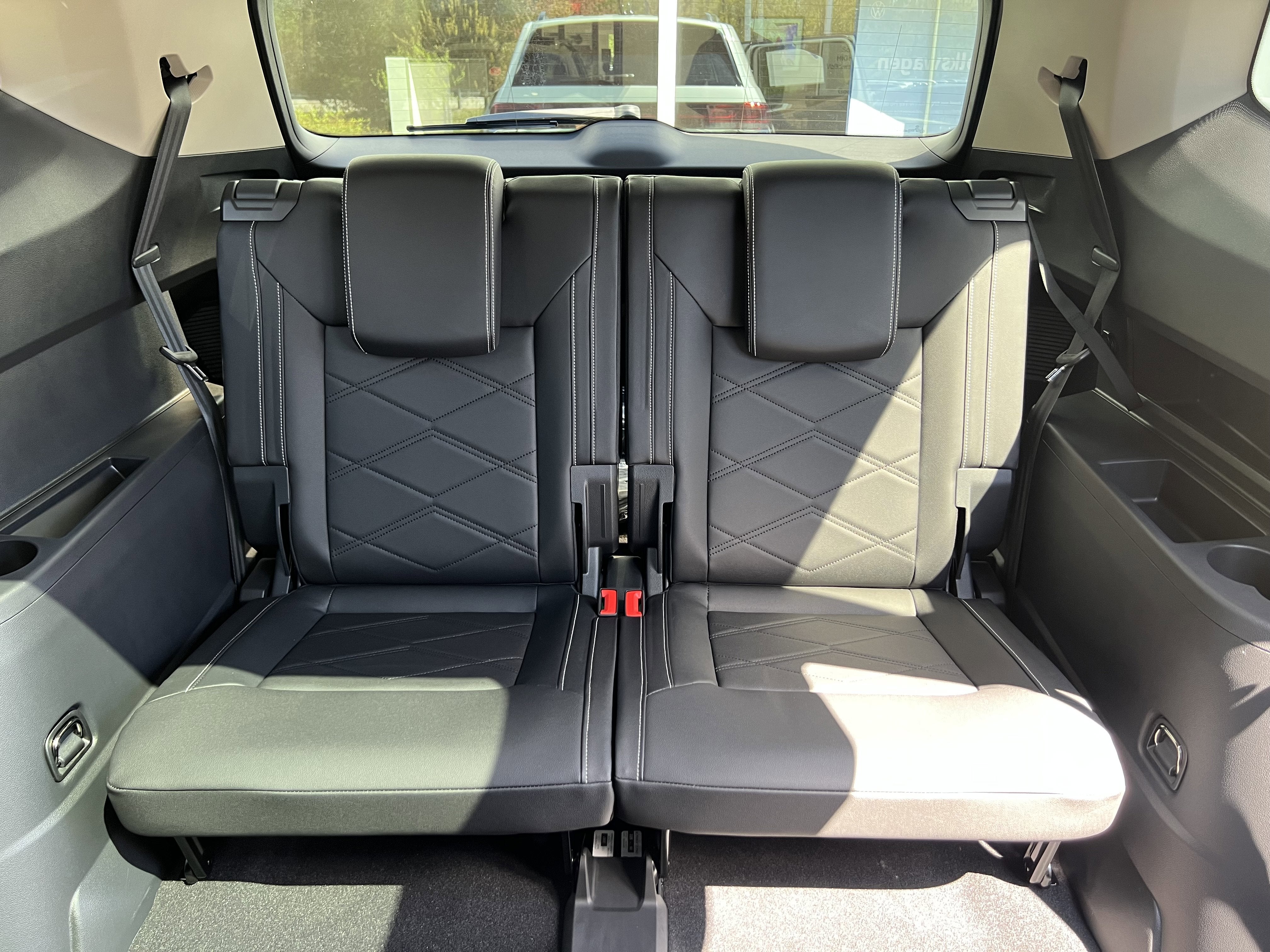2026 Volkswagen Atlas 2.0T SE w/Technology w/captains chairs, panoramic sunroof and black wheel package