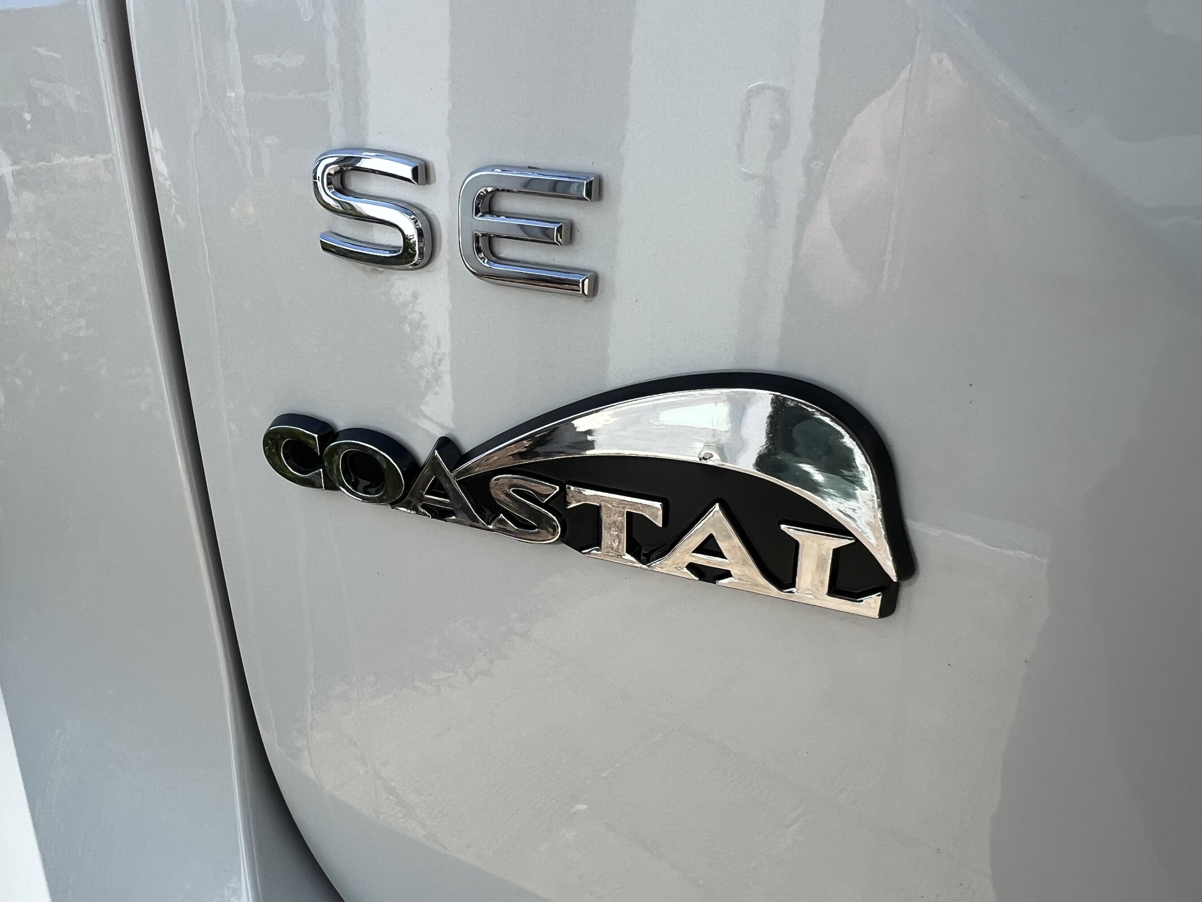 2026 Volkswagen Atlas 2.0T SE w/Technology w/captains chairs, panoramic sunroof and black wheel package