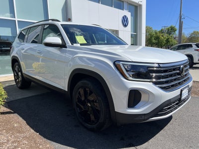 2026 Volkswagen Atlas 2.0T SE w/Technology w/captains chairs, panoramic sunroof and black wheel package