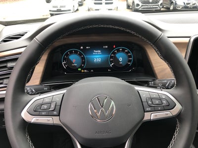 2026 Volkswagen Atlas 2.0T SE w/Technology w/captains chairs and panoramic sunroof