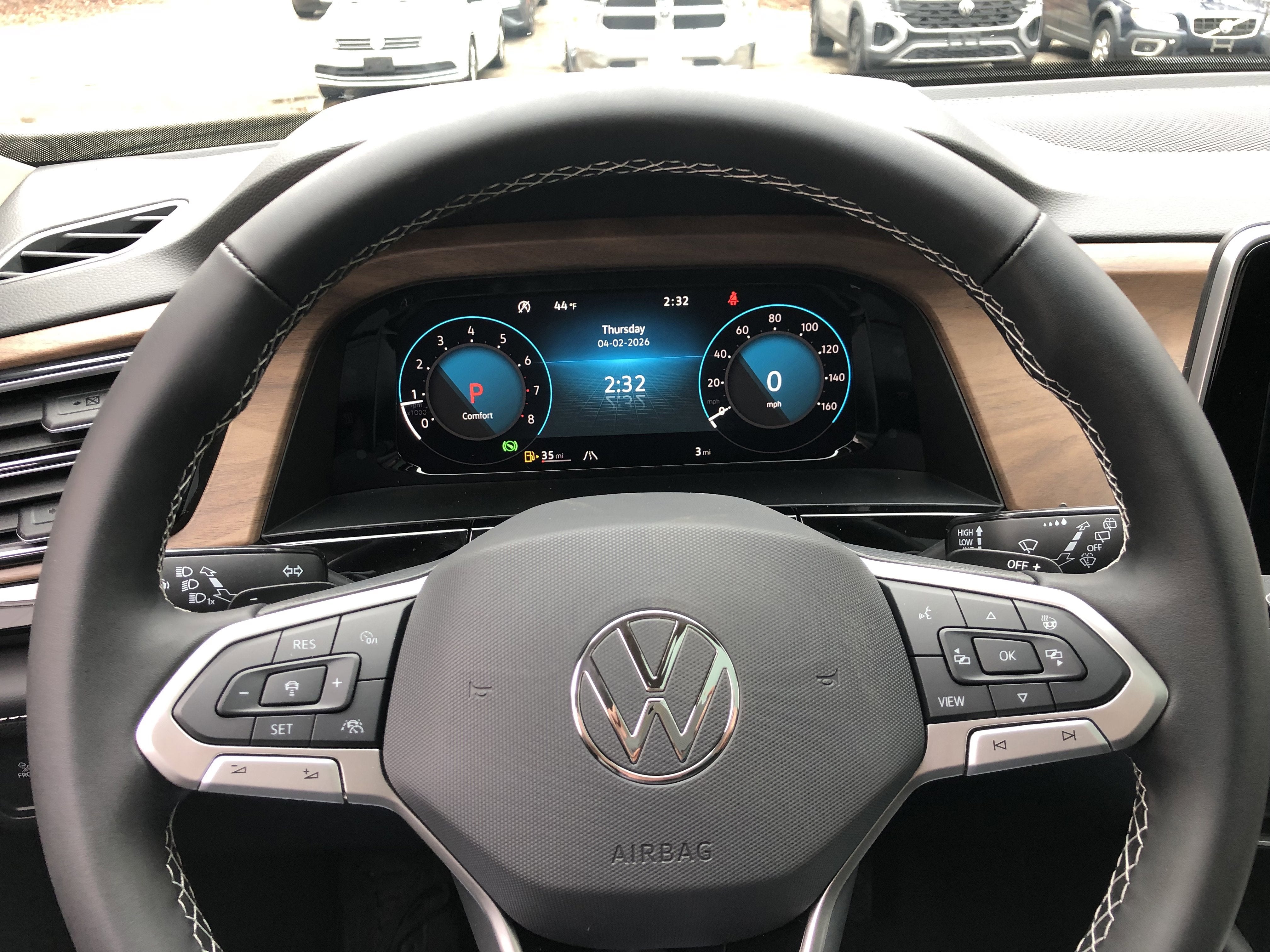 2026 Volkswagen Atlas 2.0T SE w/Technology w/captains chairs and panoramic sunroof