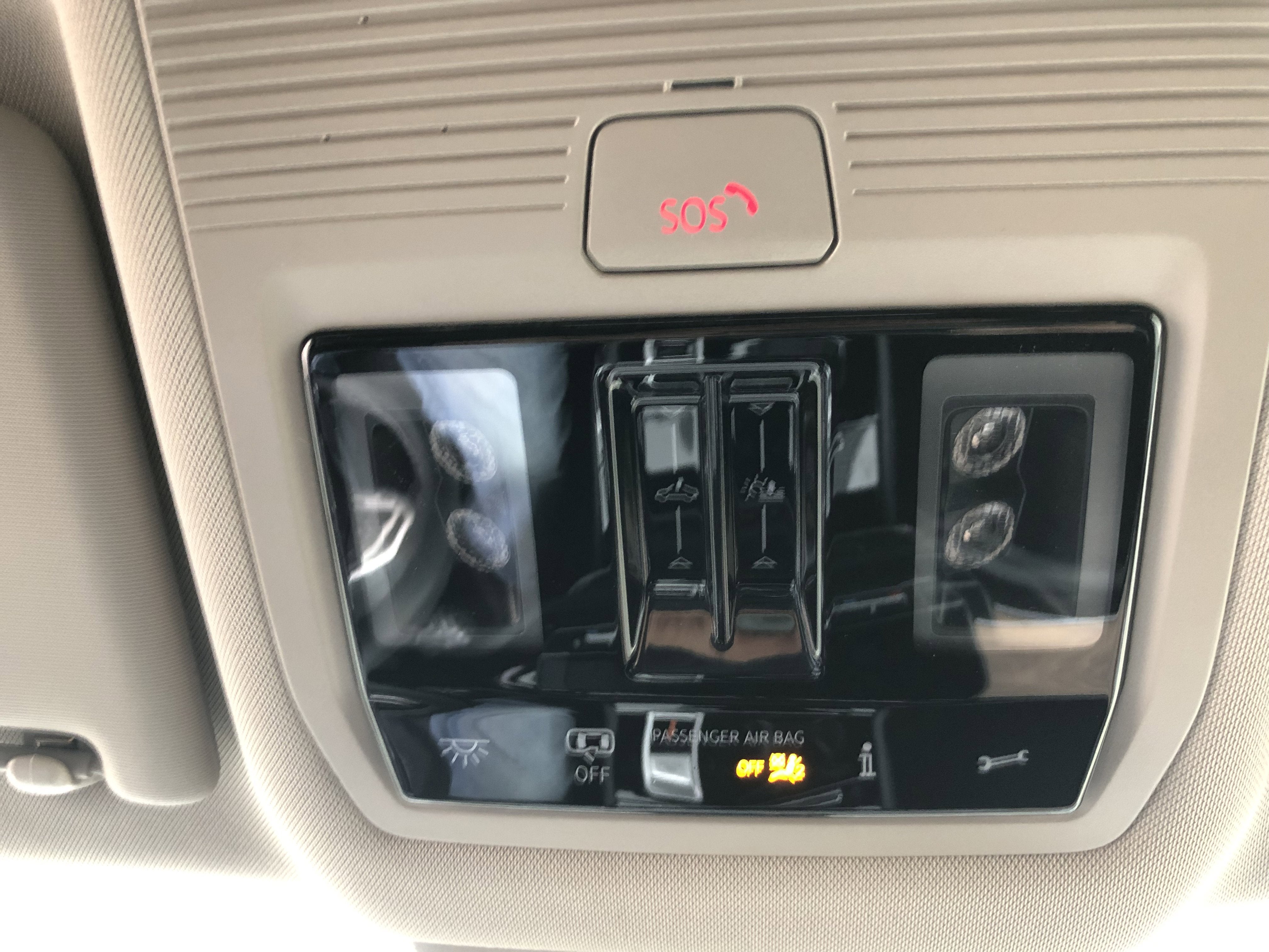 2026 Volkswagen Atlas 2.0T SE w/Technology w/captains chairs and panoramic sunroof