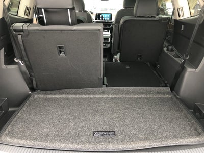 2026 Volkswagen Atlas 2.0T SE w/Technology w/captains chairs and panoramic sunroof