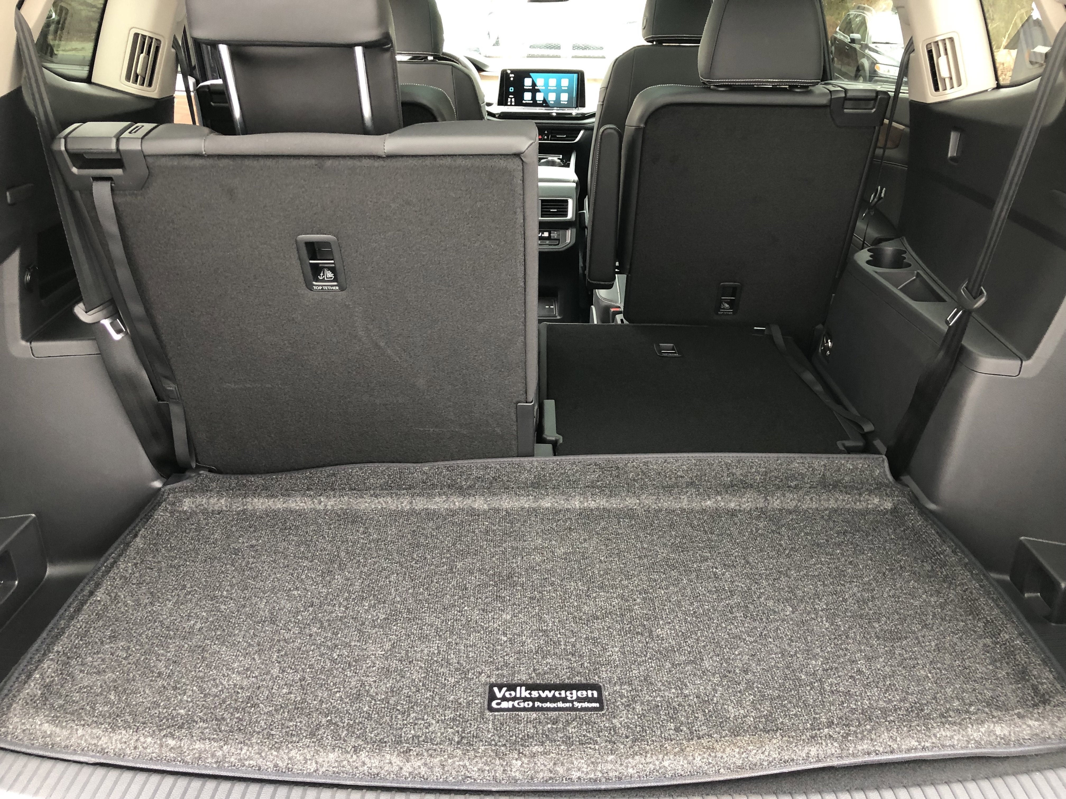 2026 Volkswagen Atlas 2.0T SE w/Technology w/captains chairs and panoramic sunroof