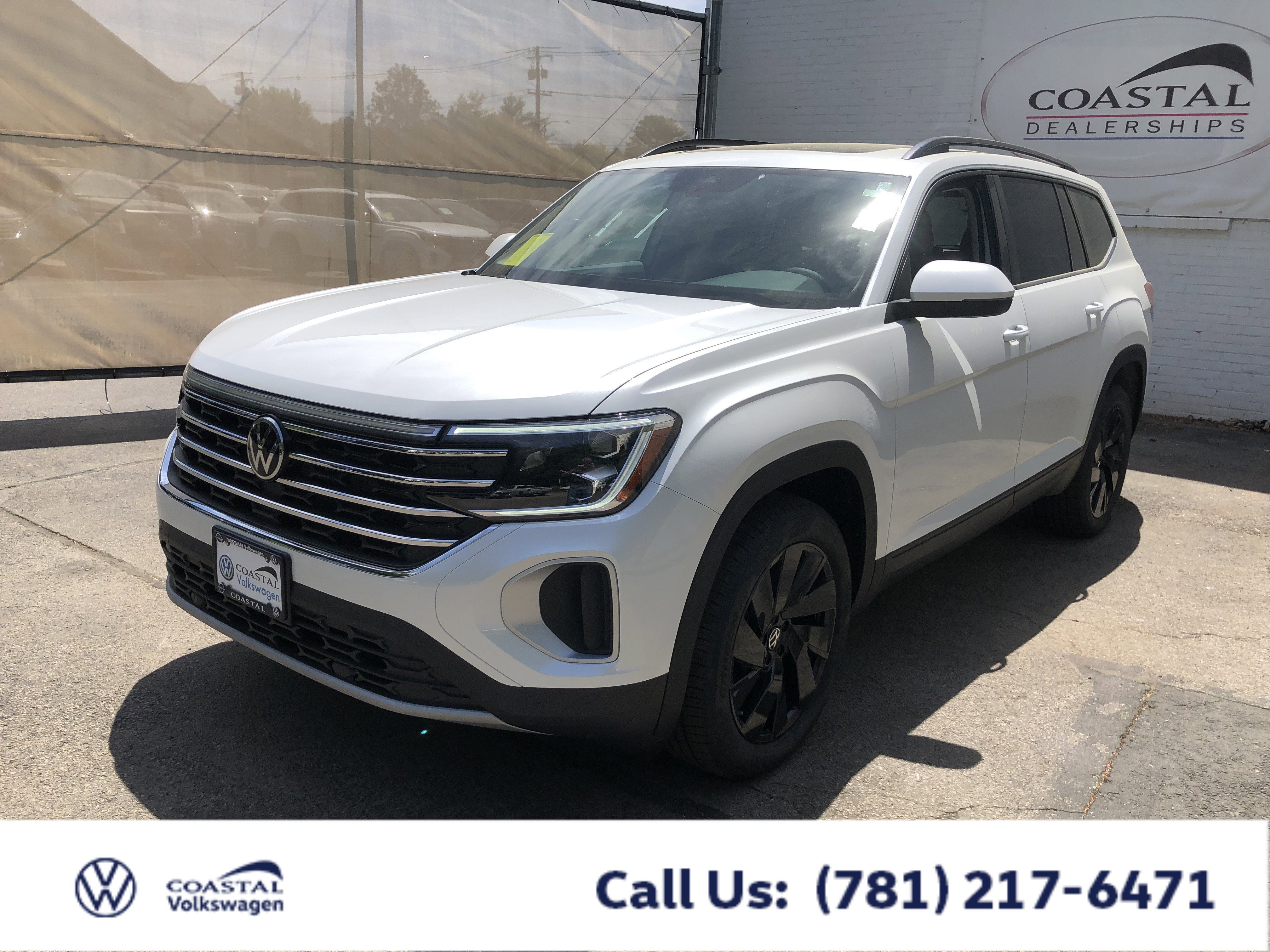 2026 Volkswagen Atlas 2.0T SE w/Technology w/panoramic sunroof and black wheel package