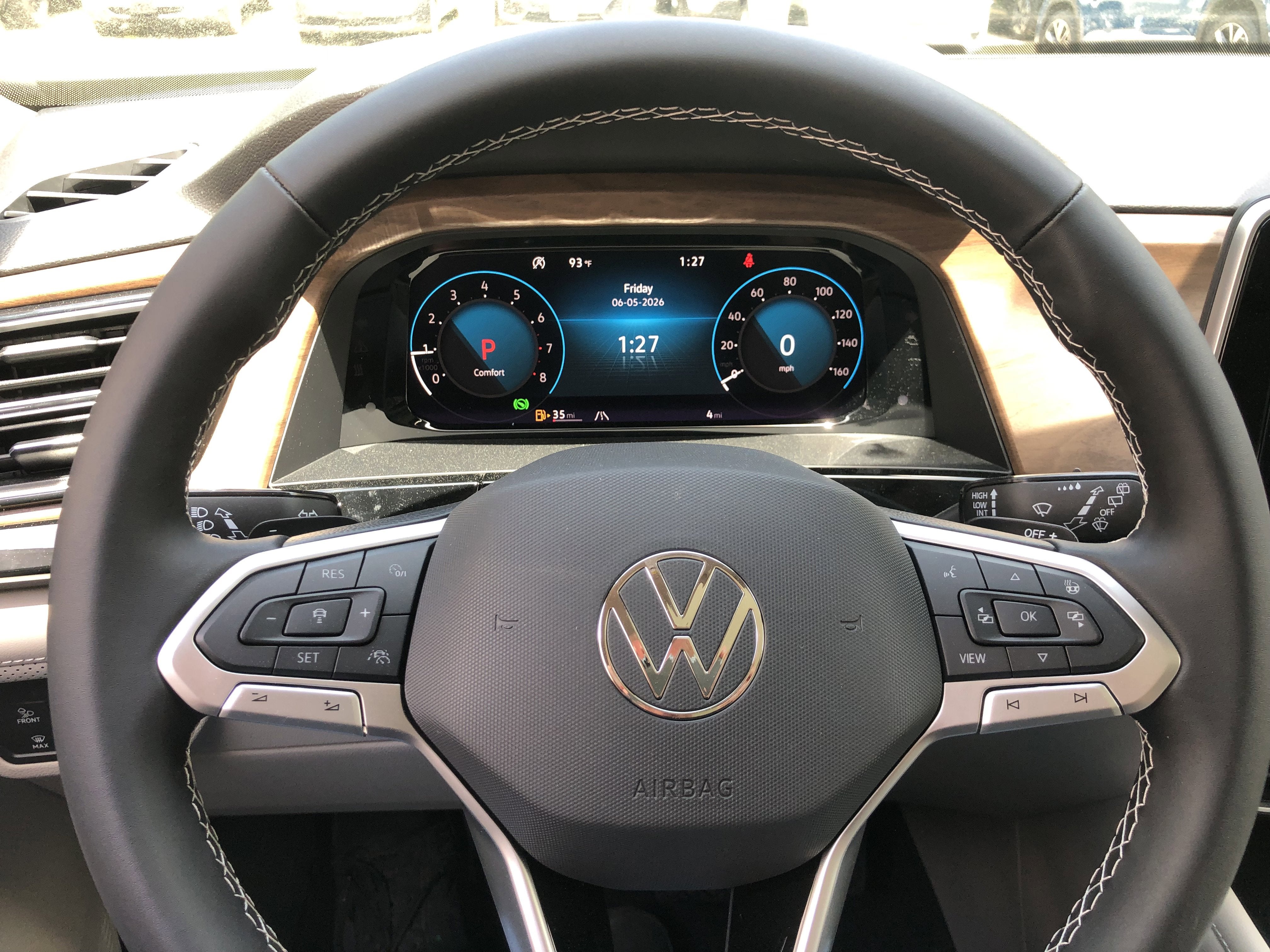2026 Volkswagen Atlas 2.0T SE w/Technology w/panoramic sunroof and black wheel package