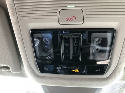 2026 Volkswagen Atlas 2.0T SE w/Technology w/panoramic sunroof and black wheel package