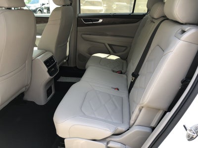 2026 Volkswagen Atlas 2.0T SE w/Technology w/panoramic sunroof and black wheel package