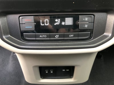 2026 Volkswagen Atlas 2.0T SE w/Technology w/panoramic sunroof and black wheel package