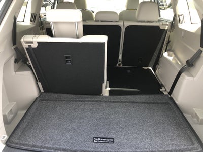 2026 Volkswagen Atlas 2.0T SE w/Technology w/panoramic sunroof and black wheel package