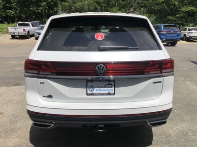 2026 Volkswagen Atlas 2.0T SE w/Technology w/panoramic sunroof and black wheel package