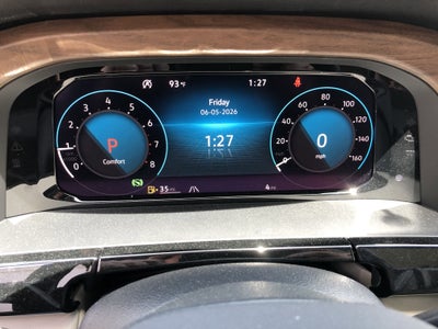 2026 Volkswagen Atlas 2.0T SE w/Technology w/panoramic sunroof and black wheel package