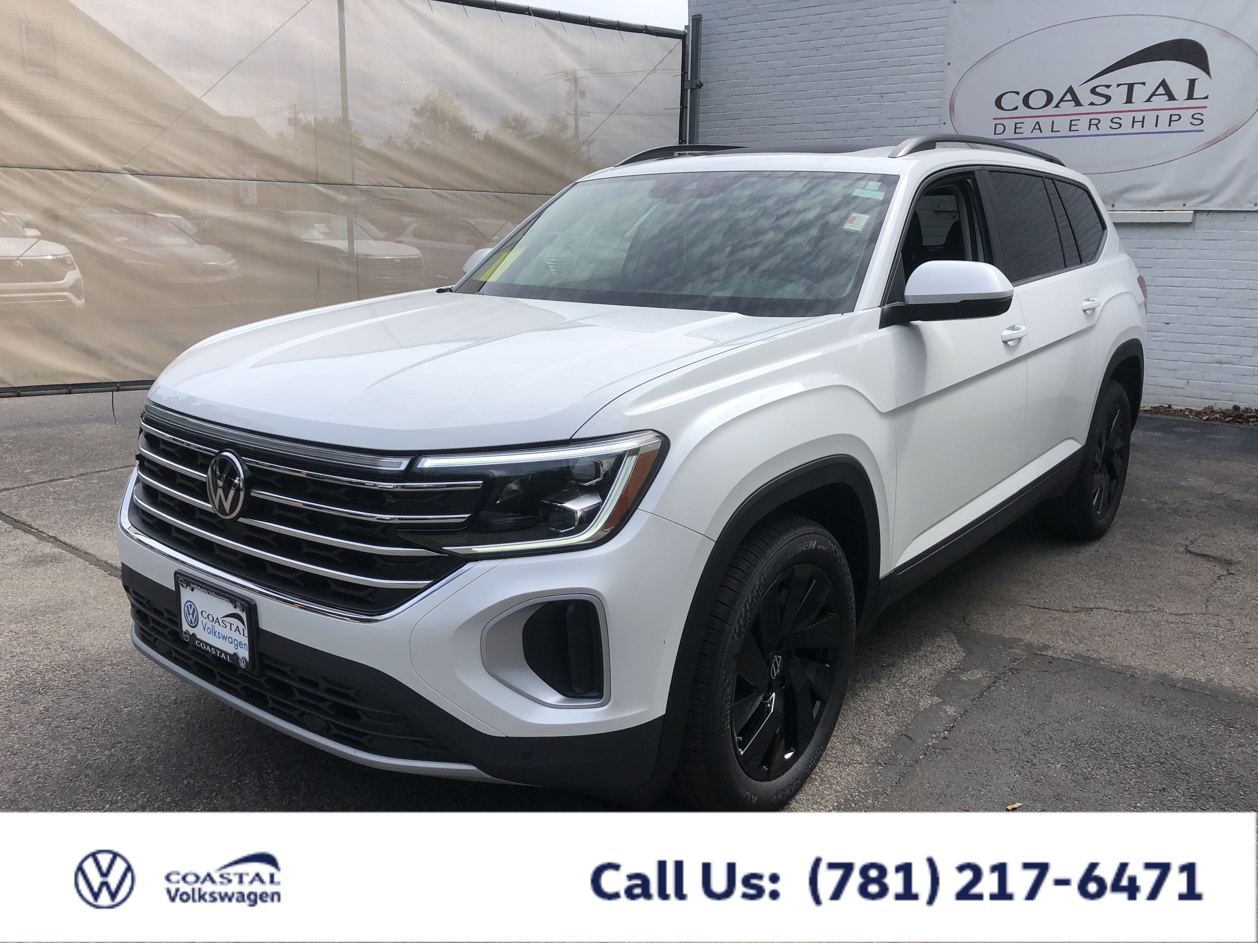 2026 Volkswagen Atlas 2.0T SE w/Technology w/panoramic sunroof and black wheel package