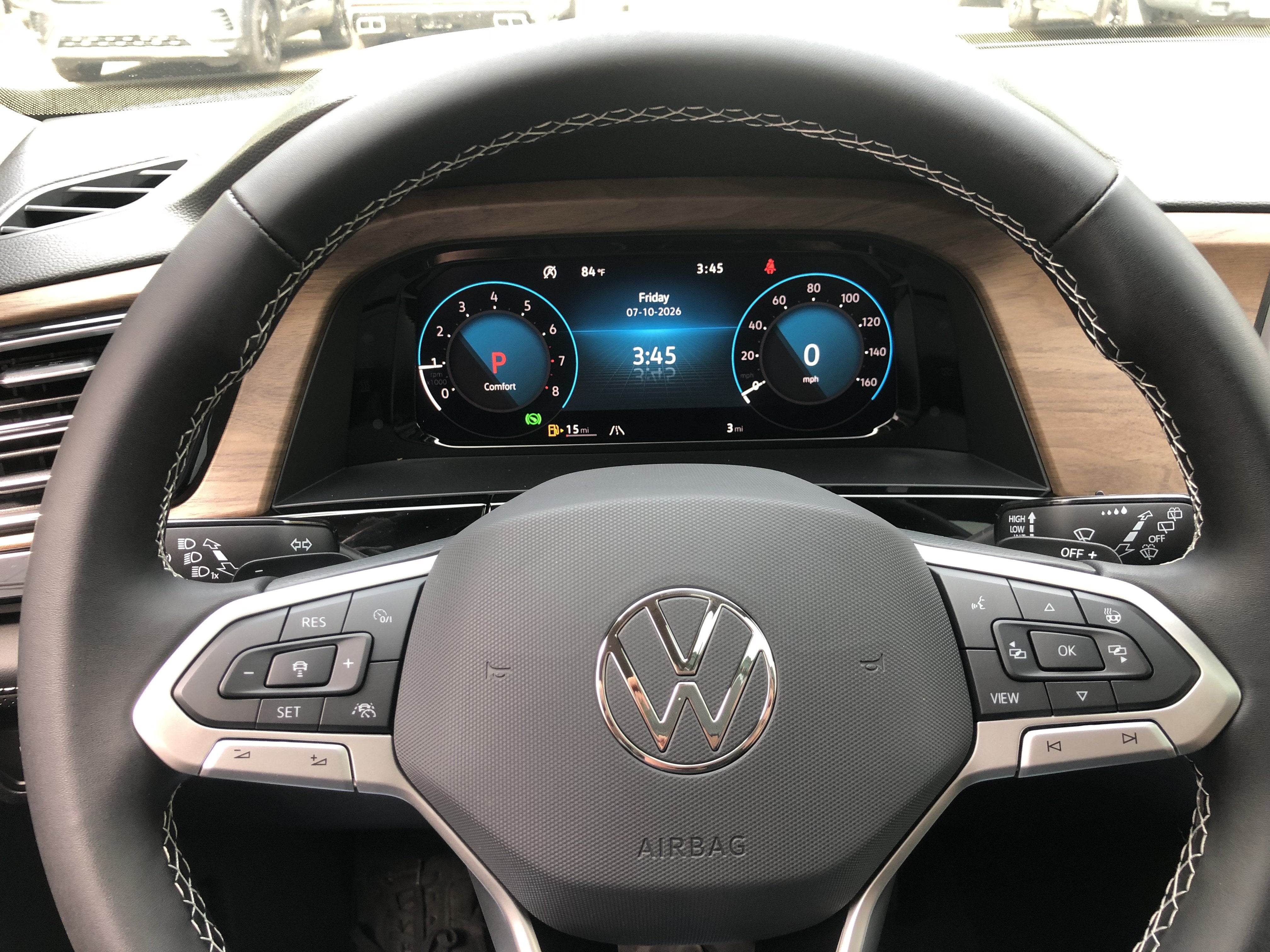 2026 Volkswagen Atlas 2.0T SE w/Technology w/panoramic sunroof and black wheel package