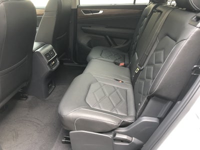 2026 Volkswagen Atlas 2.0T SE w/Technology w/panoramic sunroof and black wheel package