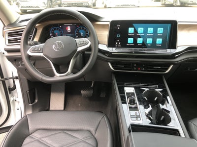 2026 Volkswagen Atlas 2.0T SE w/Technology w/panoramic sunroof and black wheel package