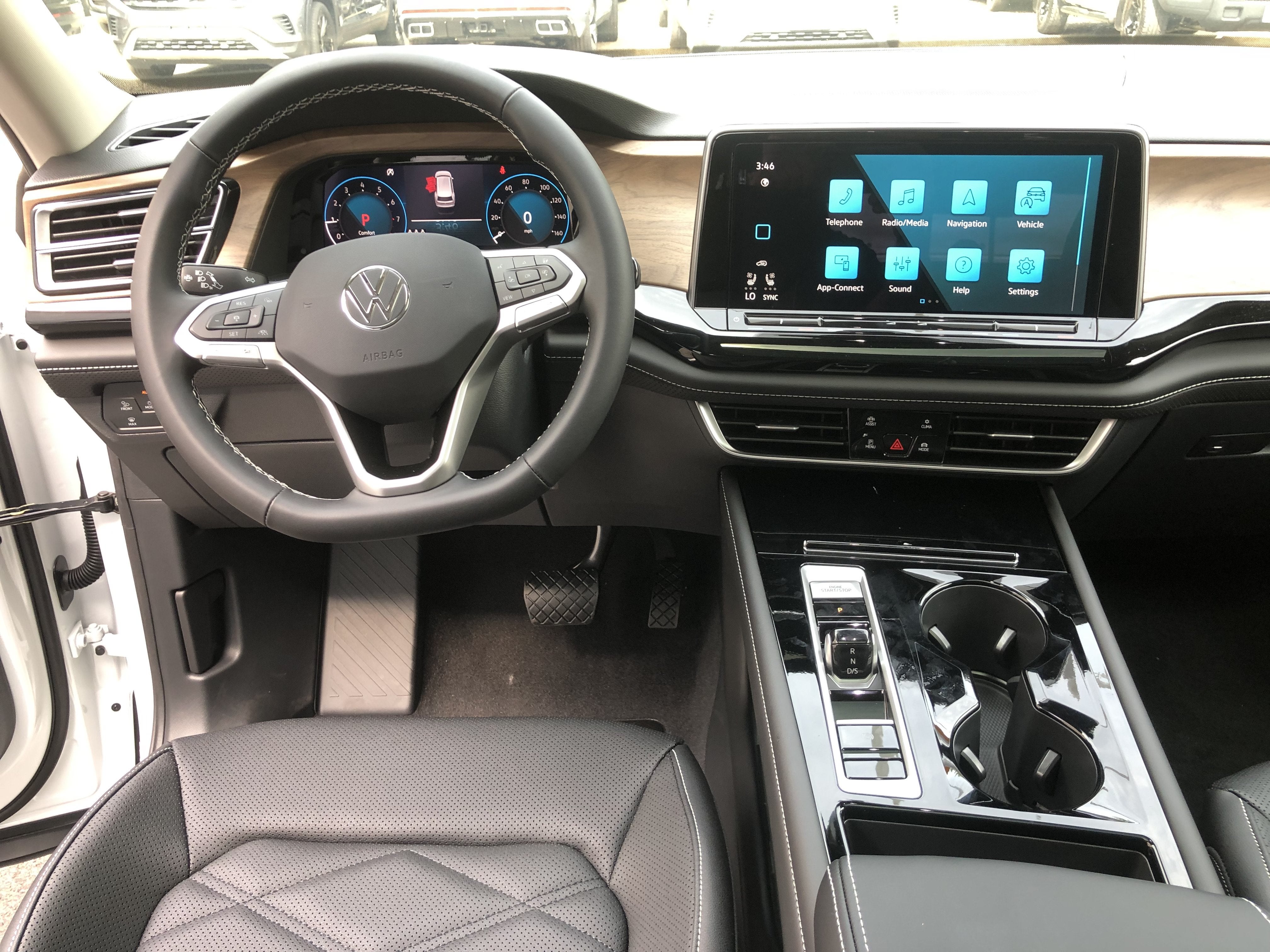 2026 Volkswagen Atlas 2.0T SE w/Technology w/panoramic sunroof and black wheel package