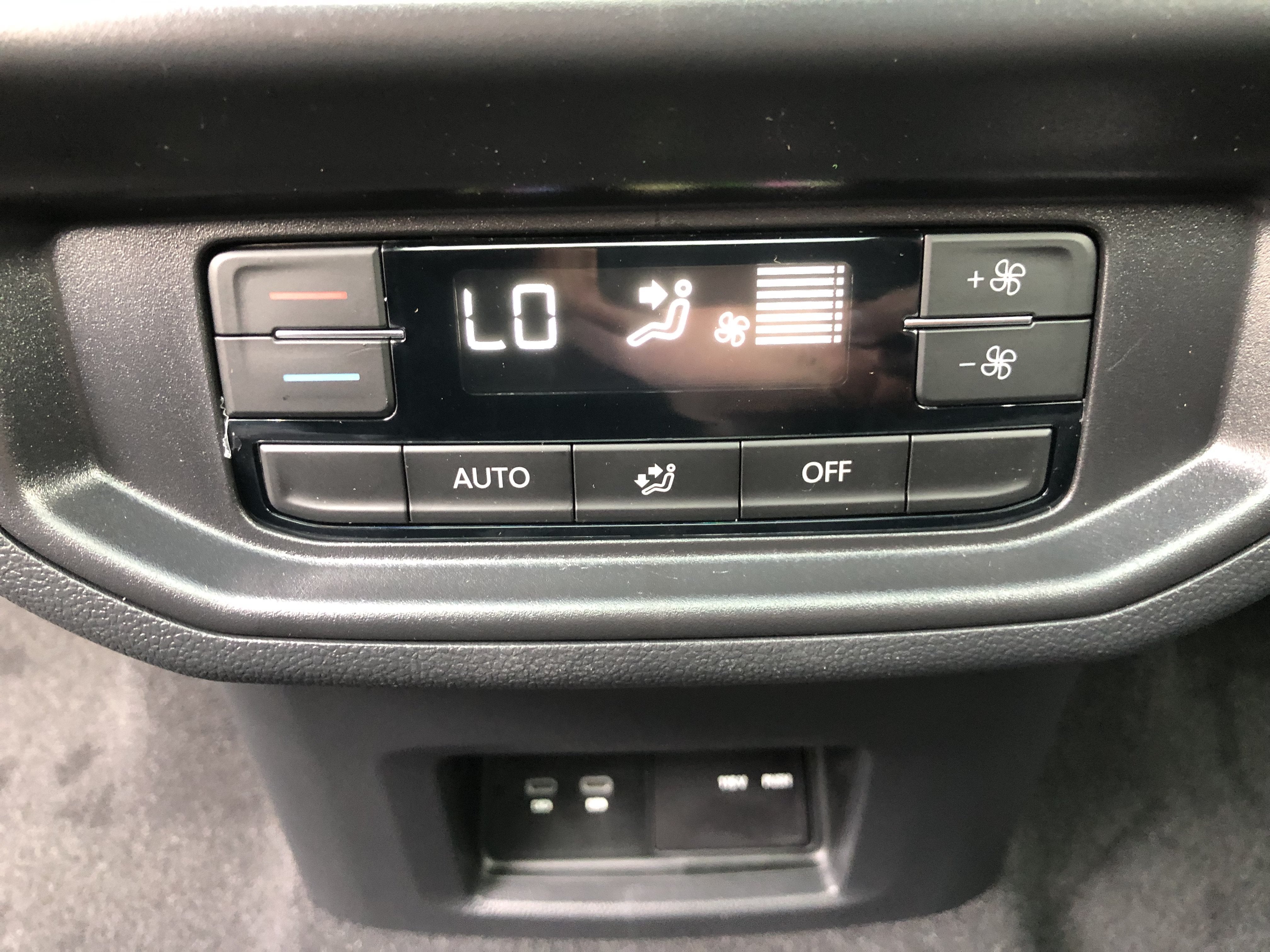 2026 Volkswagen Atlas 2.0T SE w/Technology w/panoramic sunroof and black wheel package