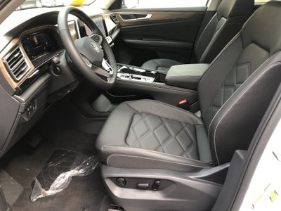 2026 Volkswagen Atlas 2.0T SE w/Technology w/panoramic sunroof and black wheel package