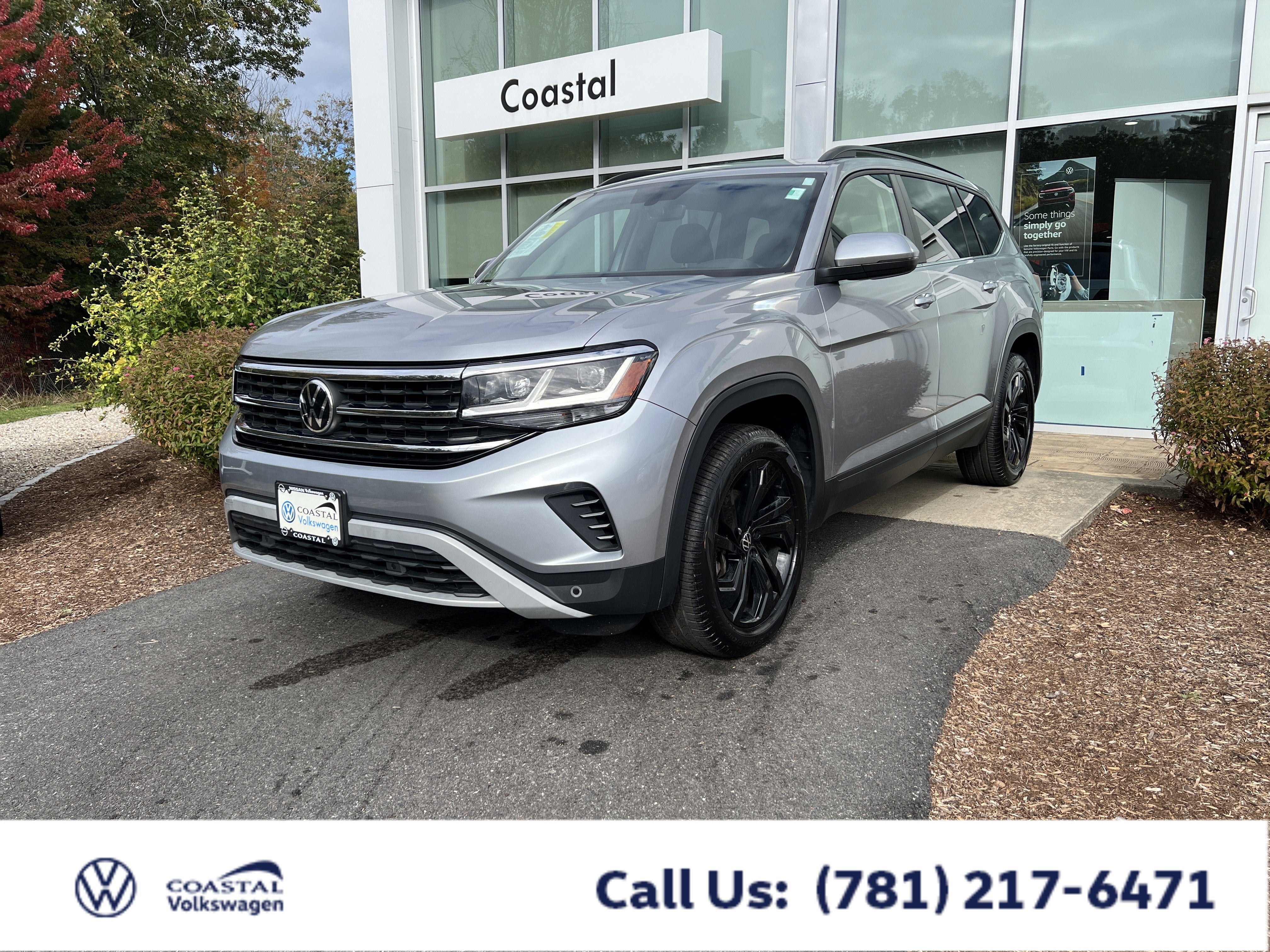 2022 Volkswagen Atlas 2.0T SE w/Technology w/Captains Chairs and Panoramic Sunroof