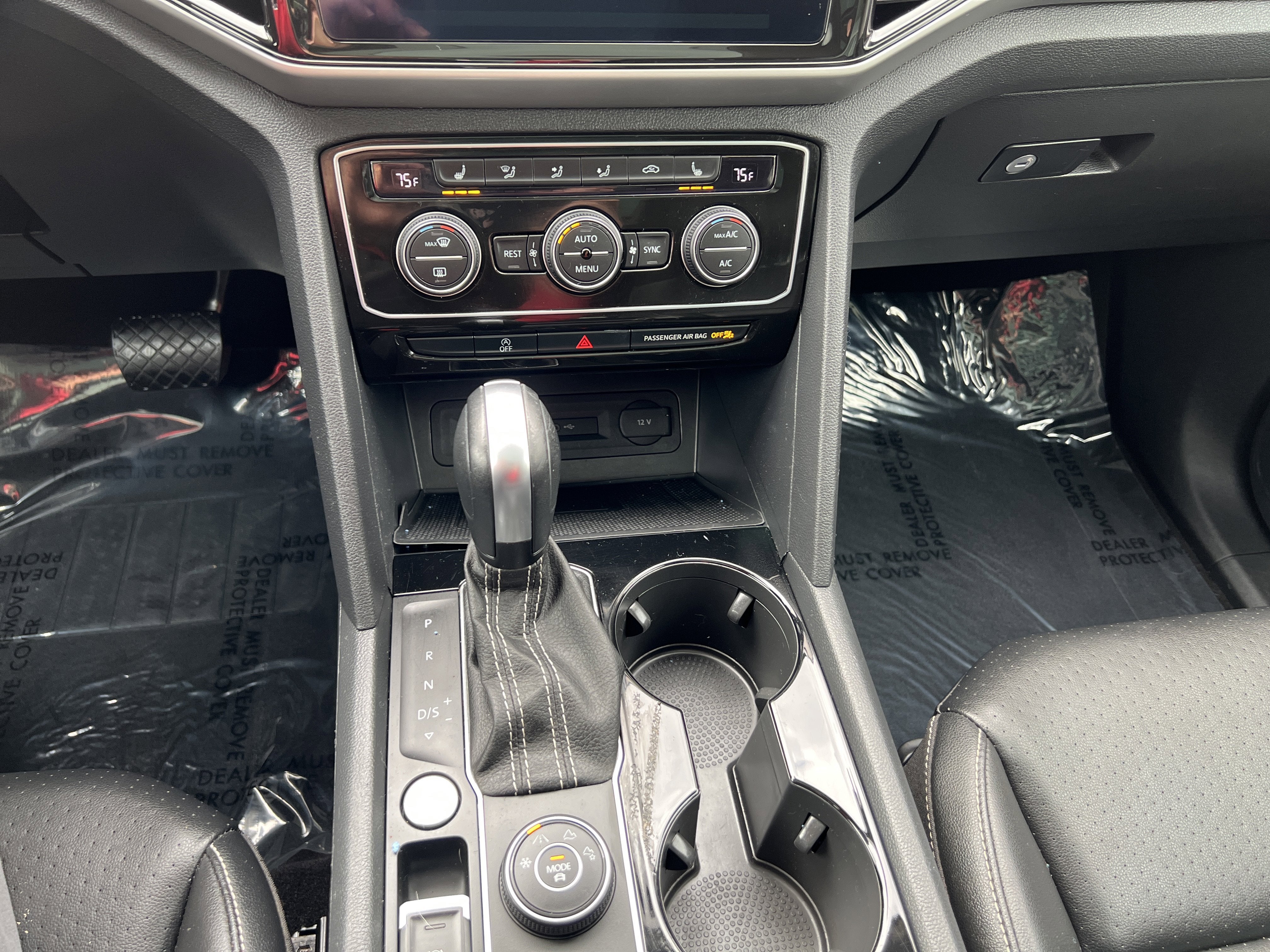 2022 Volkswagen Atlas 2.0T SE w/Technology w/Captains Chairs and Panoramic Sunroof