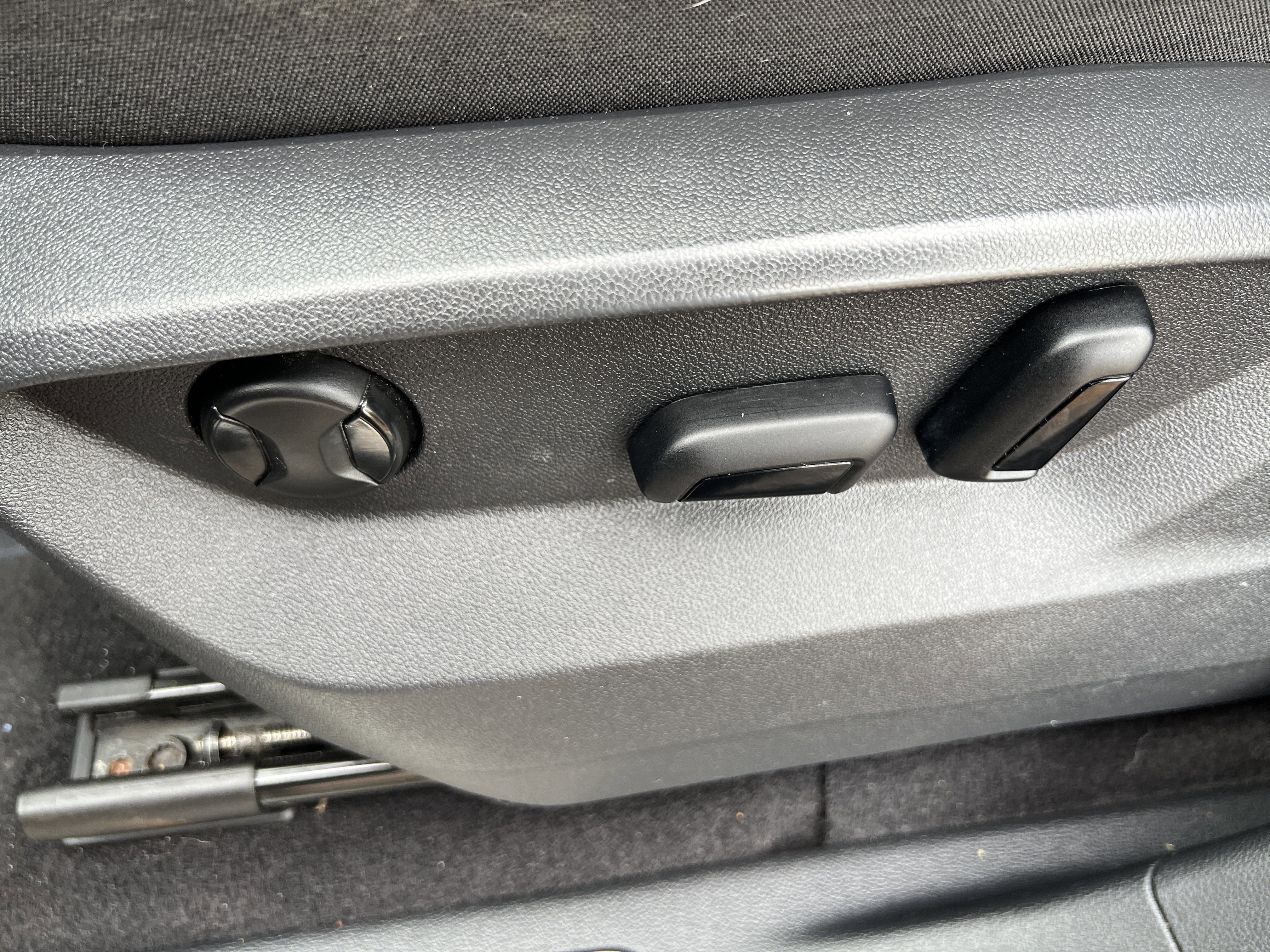 2022 Volkswagen Atlas 2.0T SE w/Technology w/Captains Chairs and Panoramic Sunroof