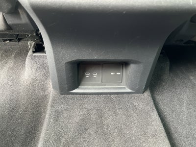 2022 Volkswagen Atlas 2.0T SE w/Technology w/Captains Chairs and Panoramic Sunroof