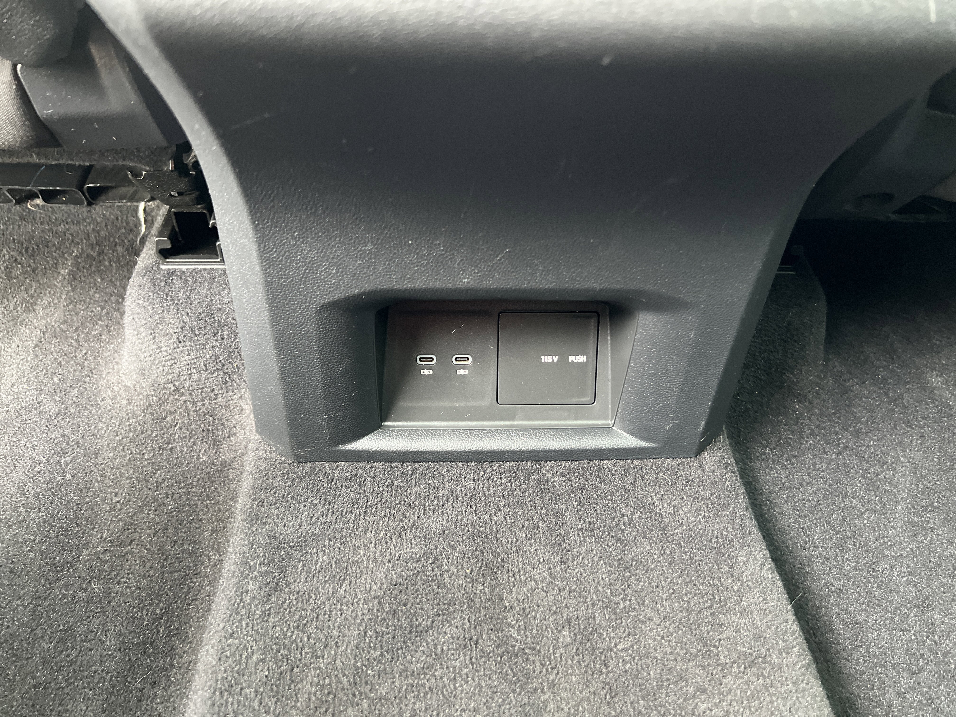 2022 Volkswagen Atlas 2.0T SE w/Technology w/Captains Chairs and Panoramic Sunroof