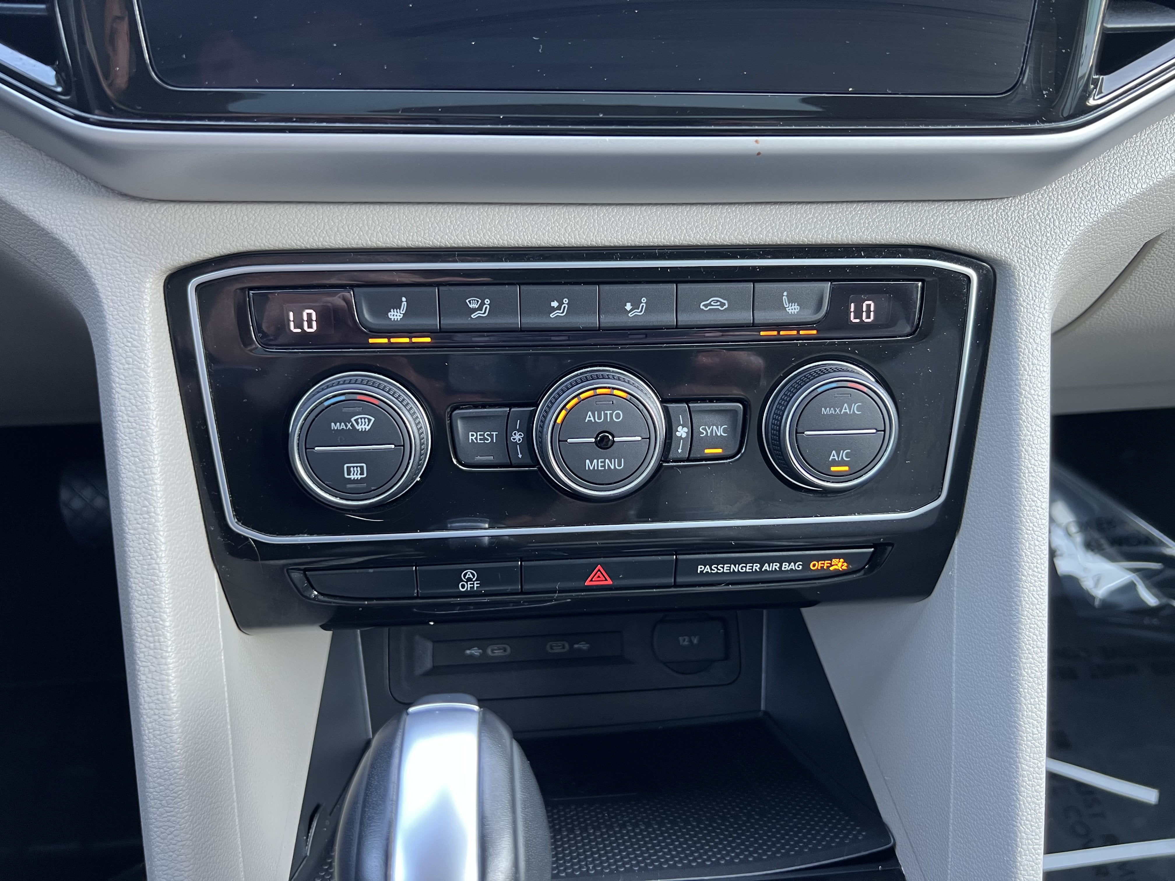 2023 Volkswagen Atlas 3.6L V6 SE w/Technology W/Panoramic Sunroof