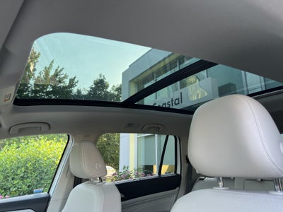 2023 Volkswagen Atlas 3.6L V6 SE w/Technology W/Panoramic Sunroof