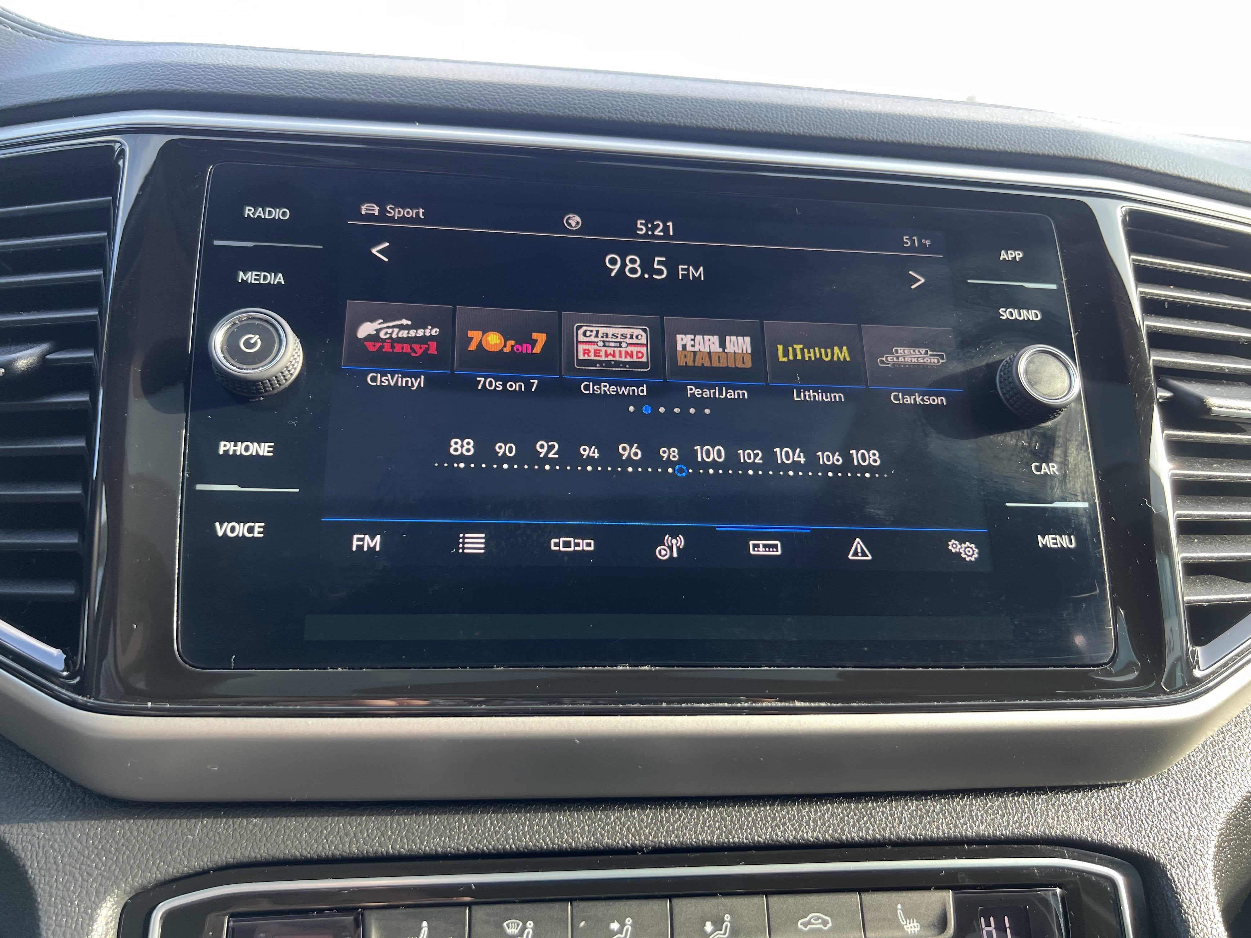 2023 Volkswagen Atlas 3.6L V6 SE w/Technology