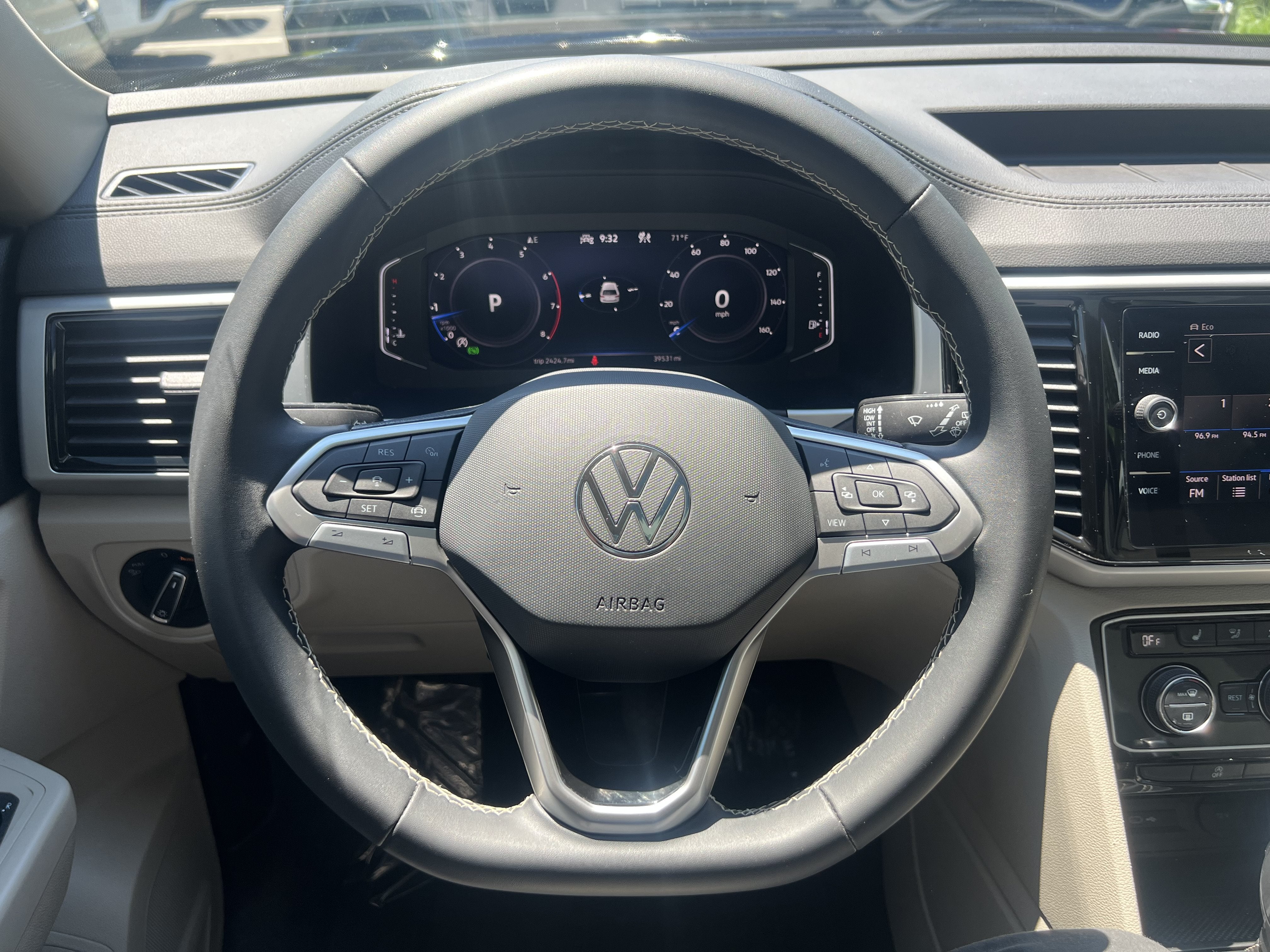 2023 Volkswagen Atlas 3.6L V6 SE w/Technology