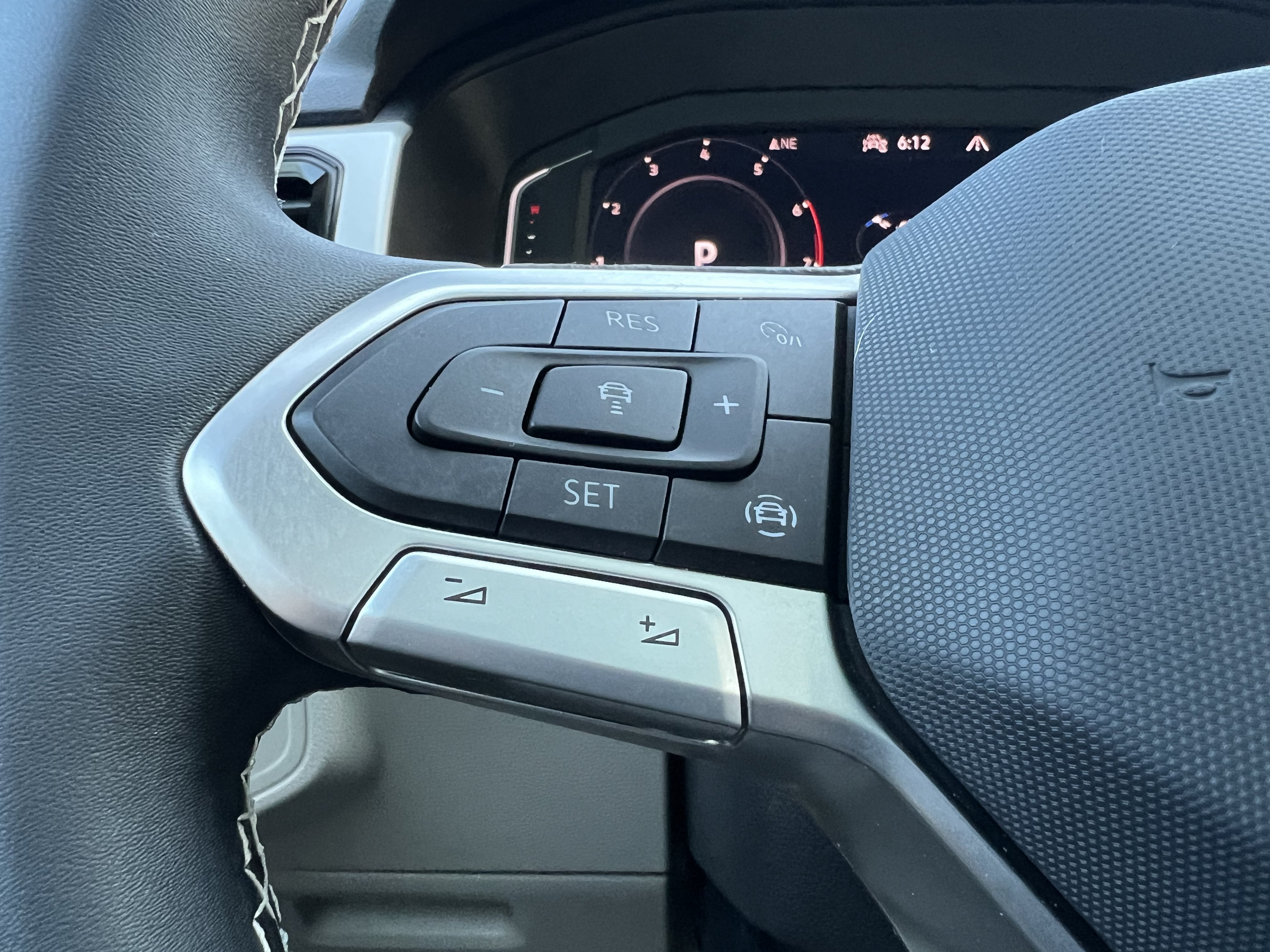 2023 Volkswagen Atlas 3.6L V6 SE w/Technology W/Panoramic Sunroof & Black Wheel Package