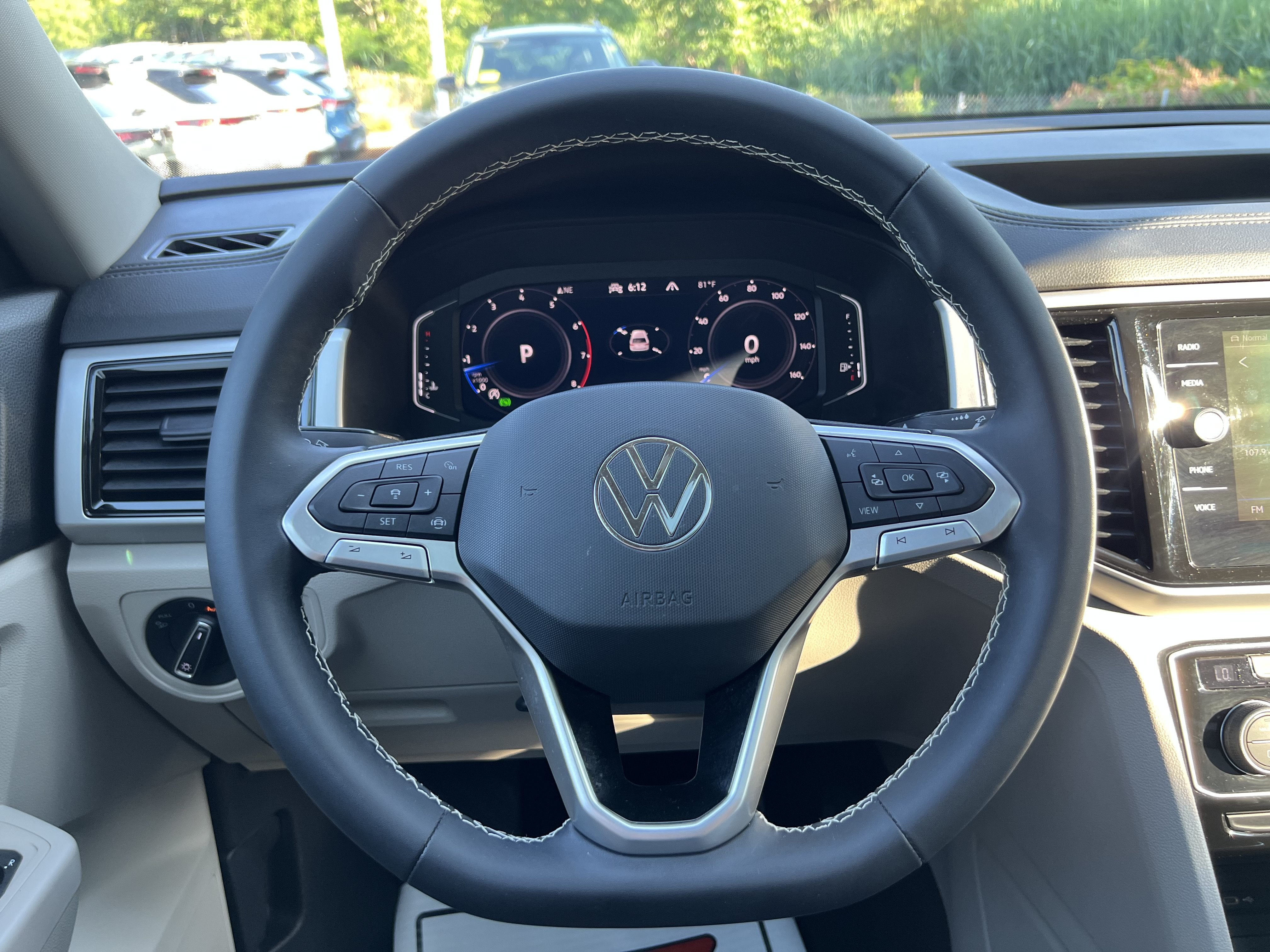 2023 Volkswagen Atlas 3.6L V6 SE w/Technology W/Panoramic Sunroof & Black Wheel Package