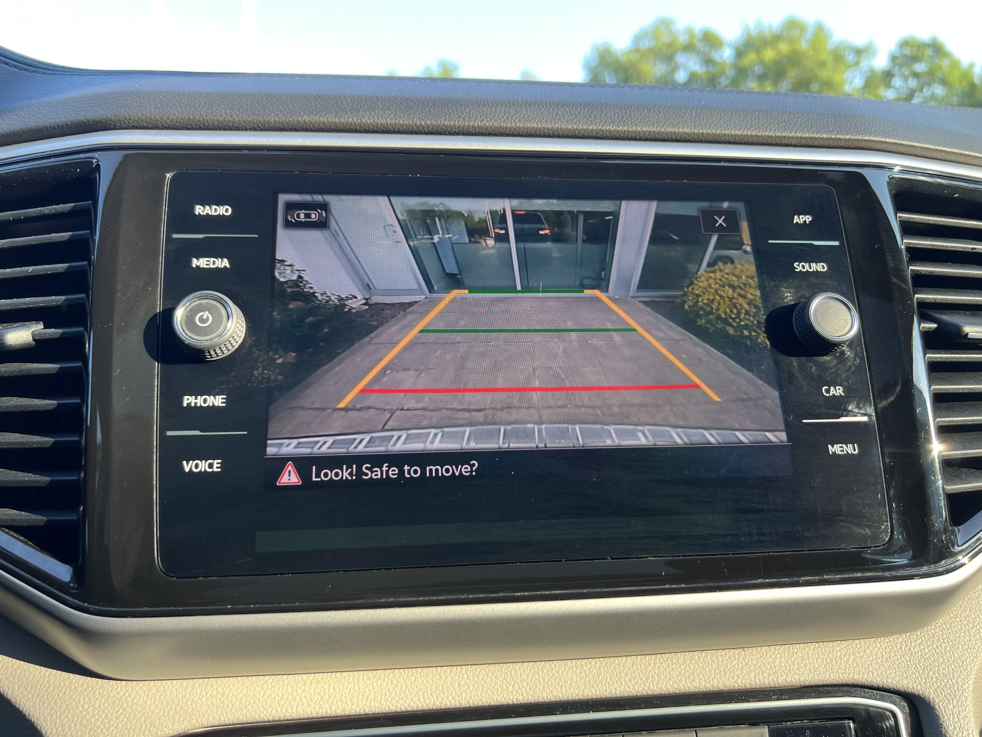 2023 Volkswagen Atlas 3.6L V6 SE w/Technology W/Panoramic Sunroof & Black Wheel Package