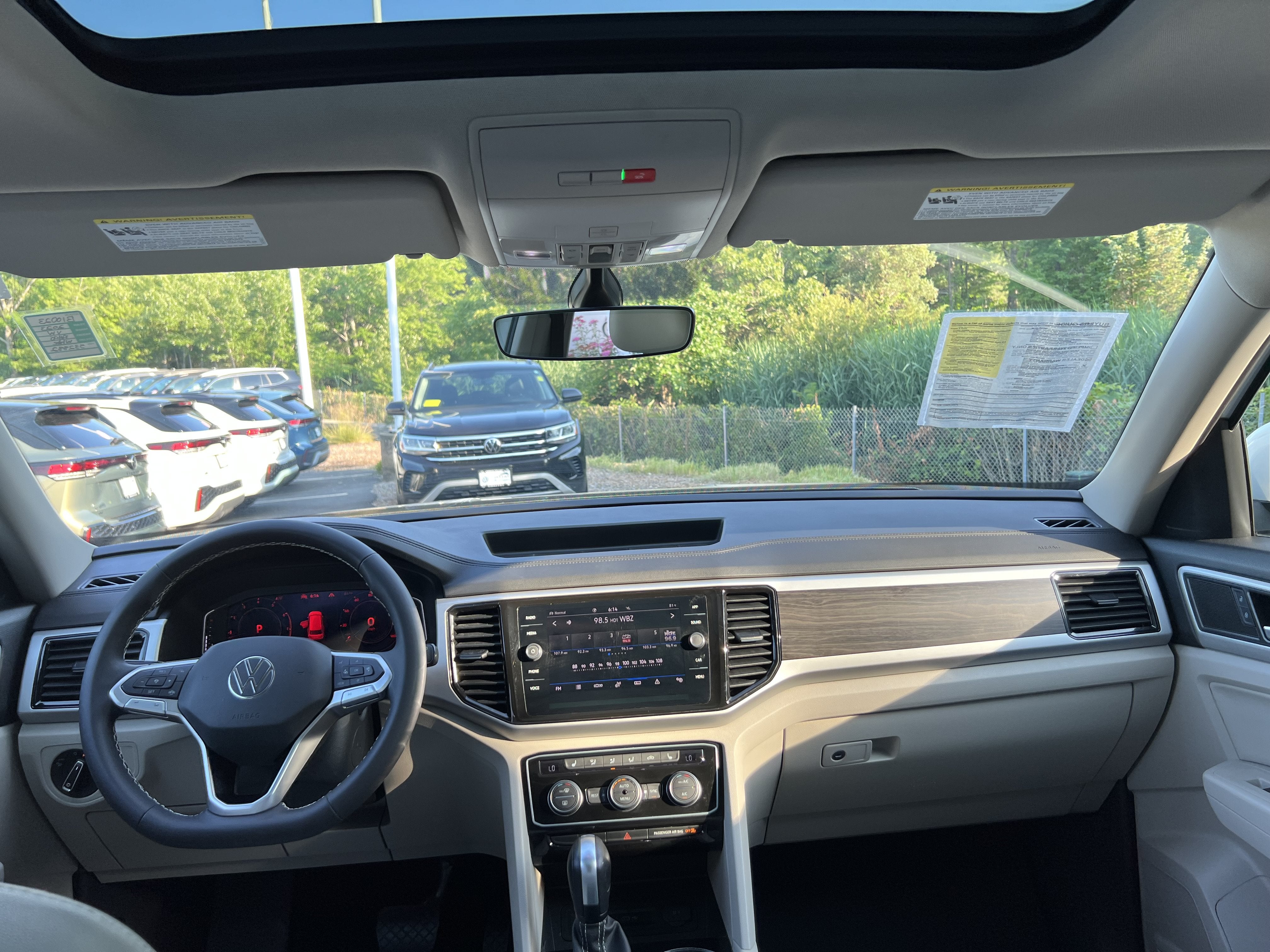 2023 Volkswagen Atlas 3.6L V6 SE w/Technology W/Panoramic Sunroof & Black Wheel Package