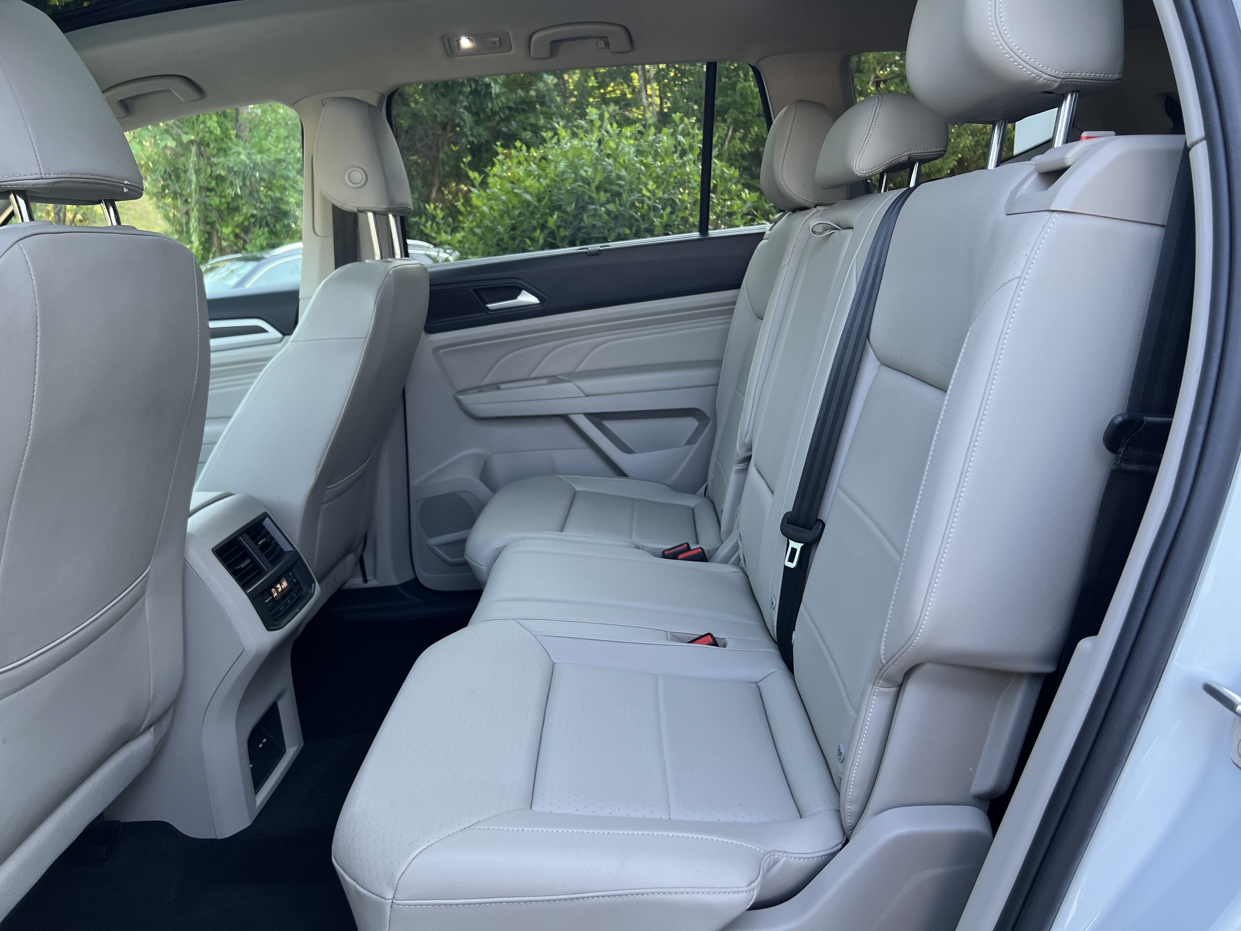 2023 Volkswagen Atlas 3.6L V6 SE w/Technology W/Panoramic Sunroof & Black Wheel Package