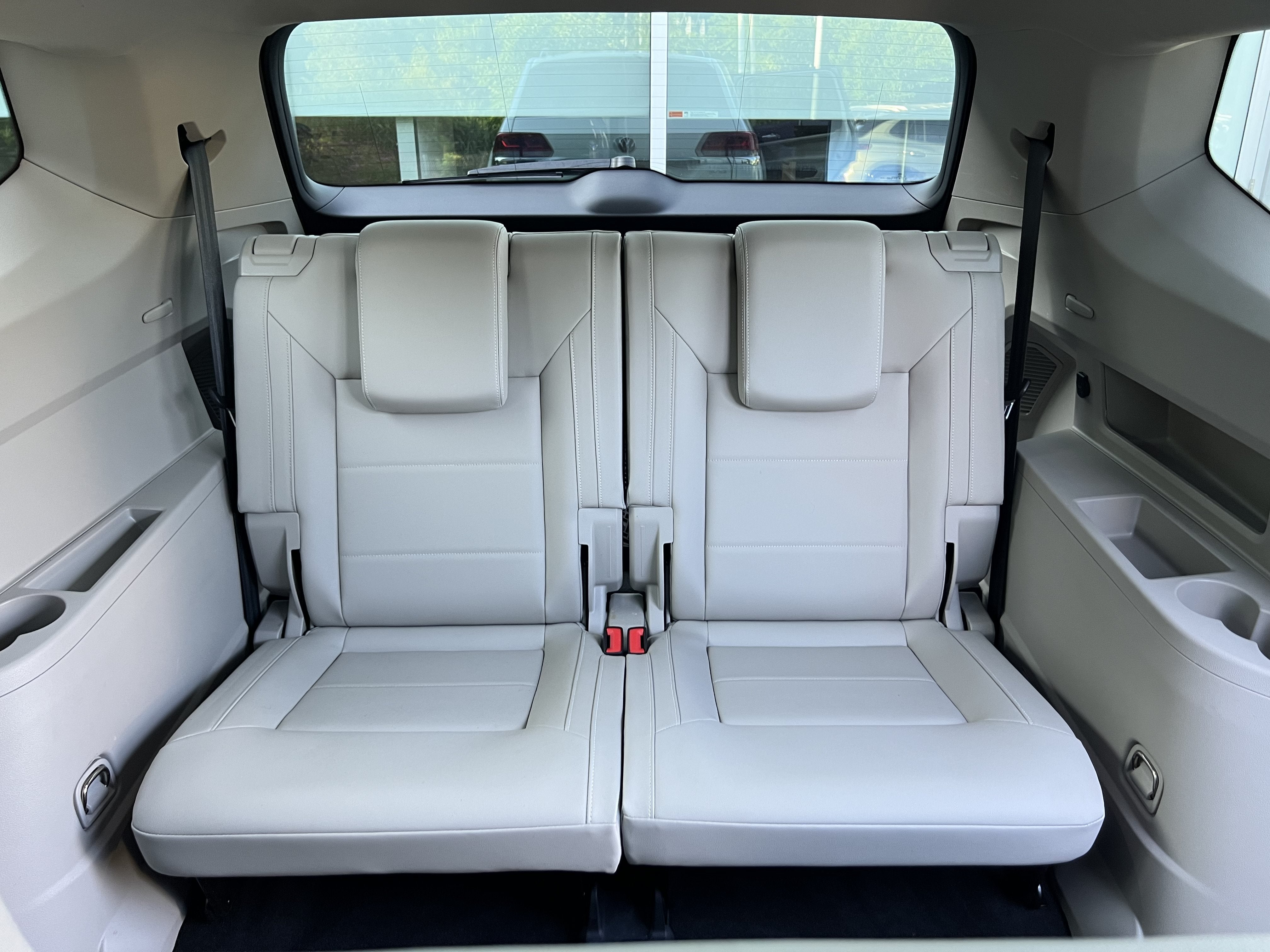 2023 Volkswagen Atlas 3.6L V6 SE w/Technology W/Panoramic Sunroof & Black Wheel Package
